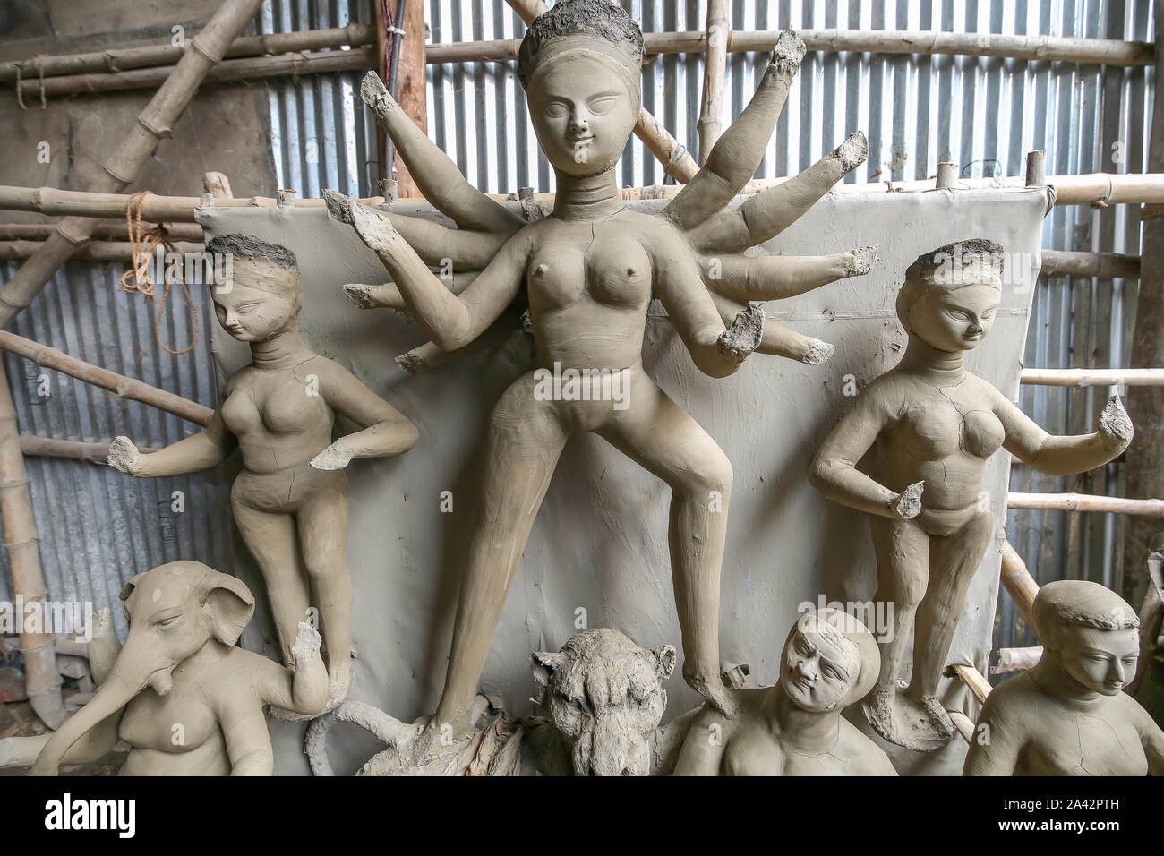 Hindu-Goddess Durga Idol im Making at Kumartuli für Durga Puja Festival in Kolkata, Westbengalen, Indien. Stockfoto