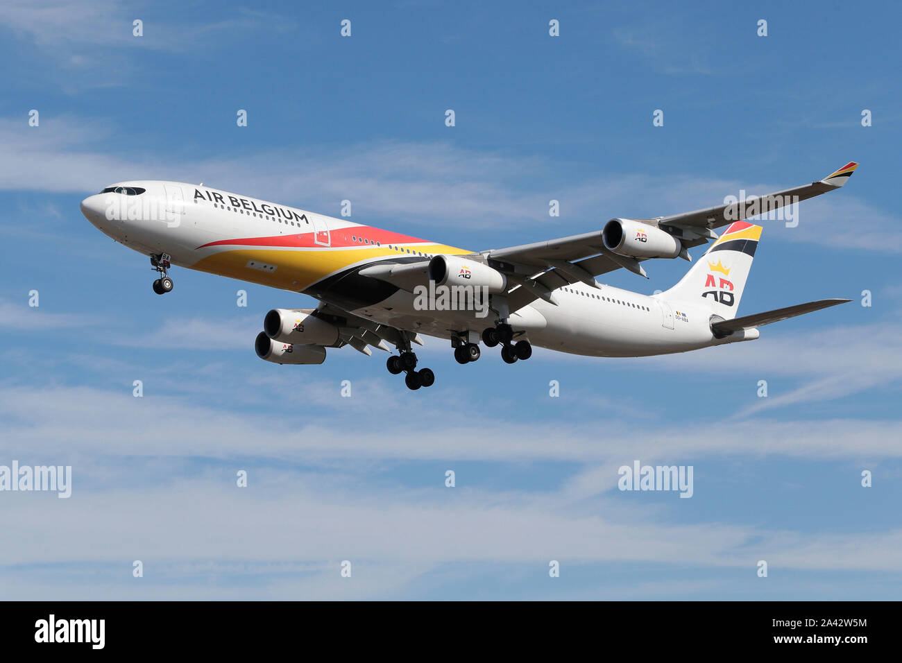 Airbus A340-313 Air Belgium in London Heathrow Flughafen im Vereinigten Königreich 00 - ABA Stockfoto