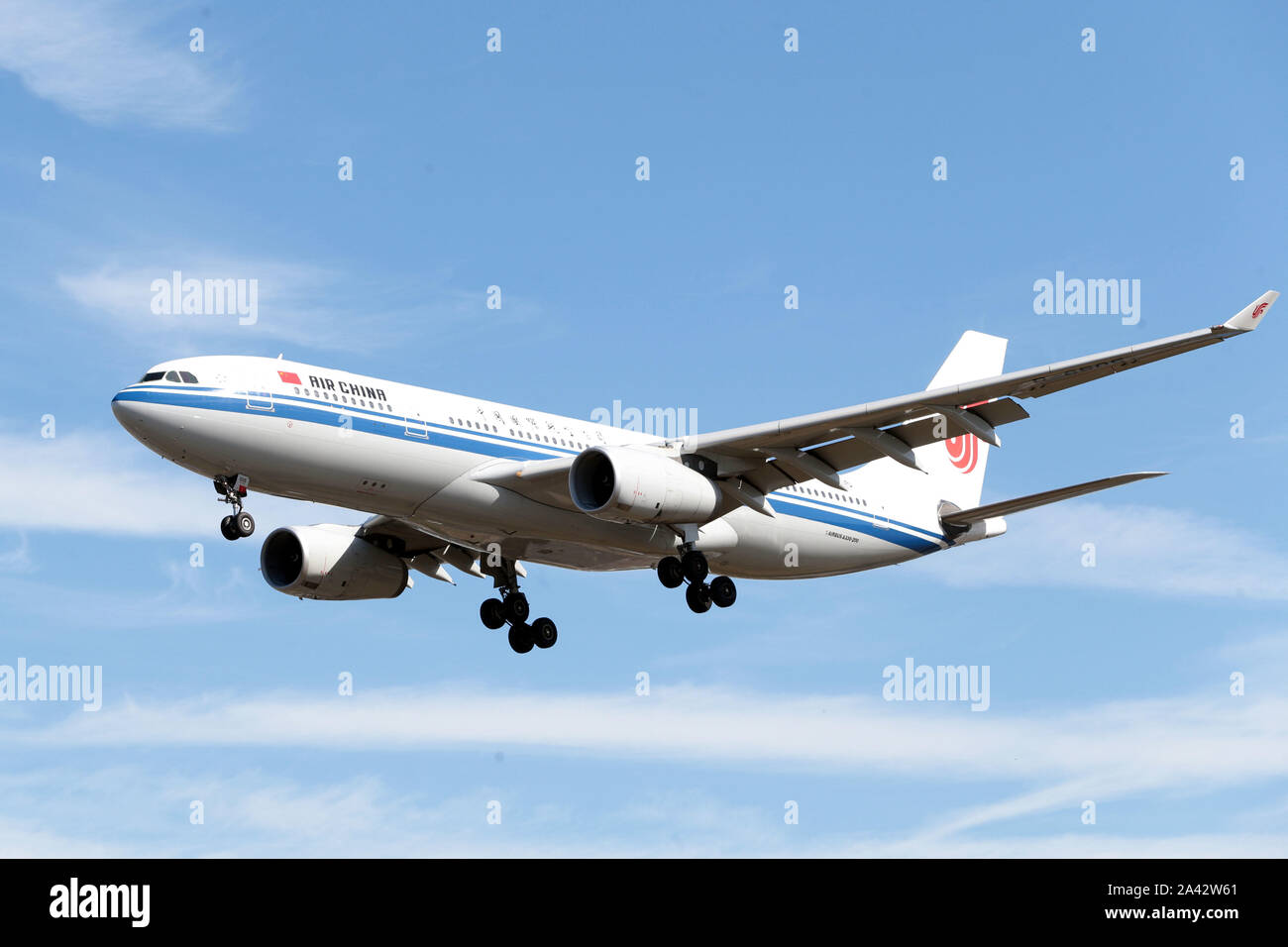 Air China Airbus A330-200, die am Flughafen London Heathrow in Großbritannien zu Land Stockfoto