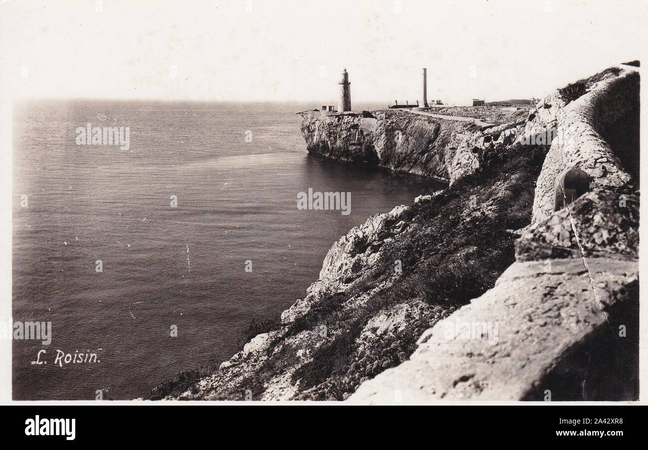Schwarze und weiße Postkarte Foto von einem Leuchtturm in Gibraltar 1950. Stockfoto