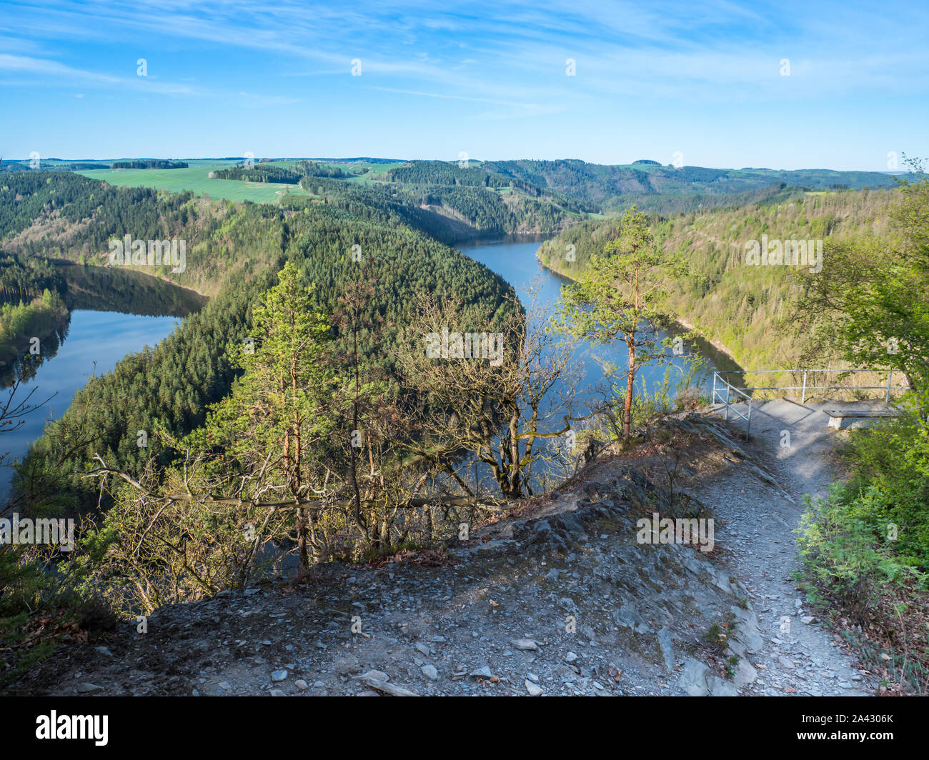 Fjordartige Flusslandschaft Saalschleife in Thüringen Stockfoto