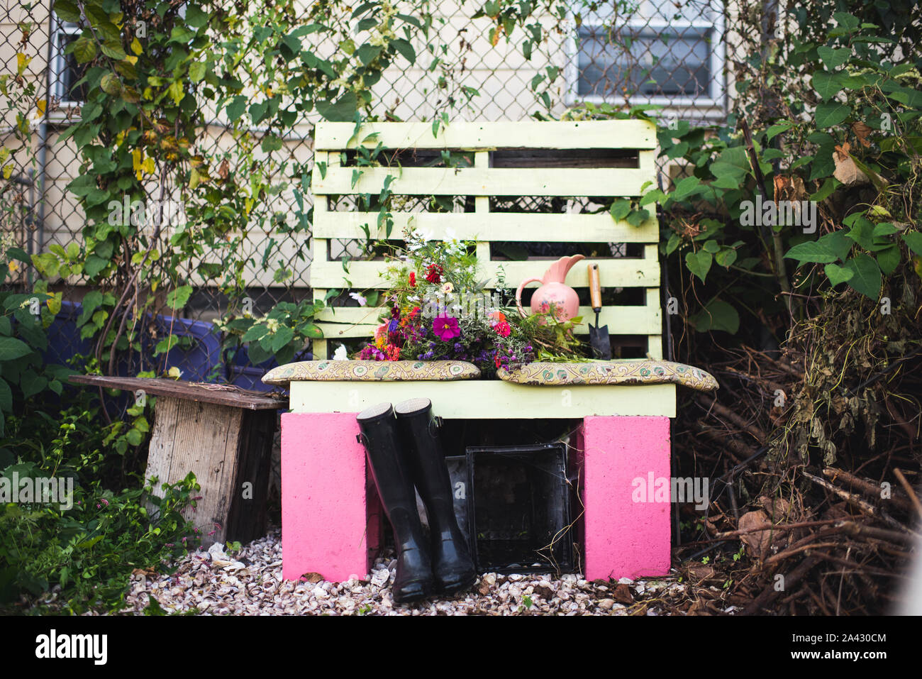 Frisch Blumen in einem städtischen Garten abgeholt Stockfoto