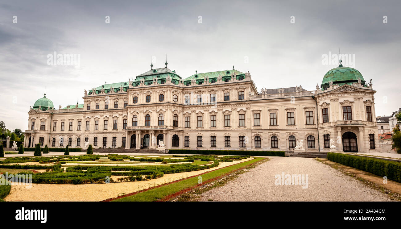 Herrliche Aussicht auf den berühmten Schloss Belvedere, von Johann Lucas von Hildebrandt als Sommerresidenz für Prinz Eugen von Savoyen, Wien, Österreich Stockfoto