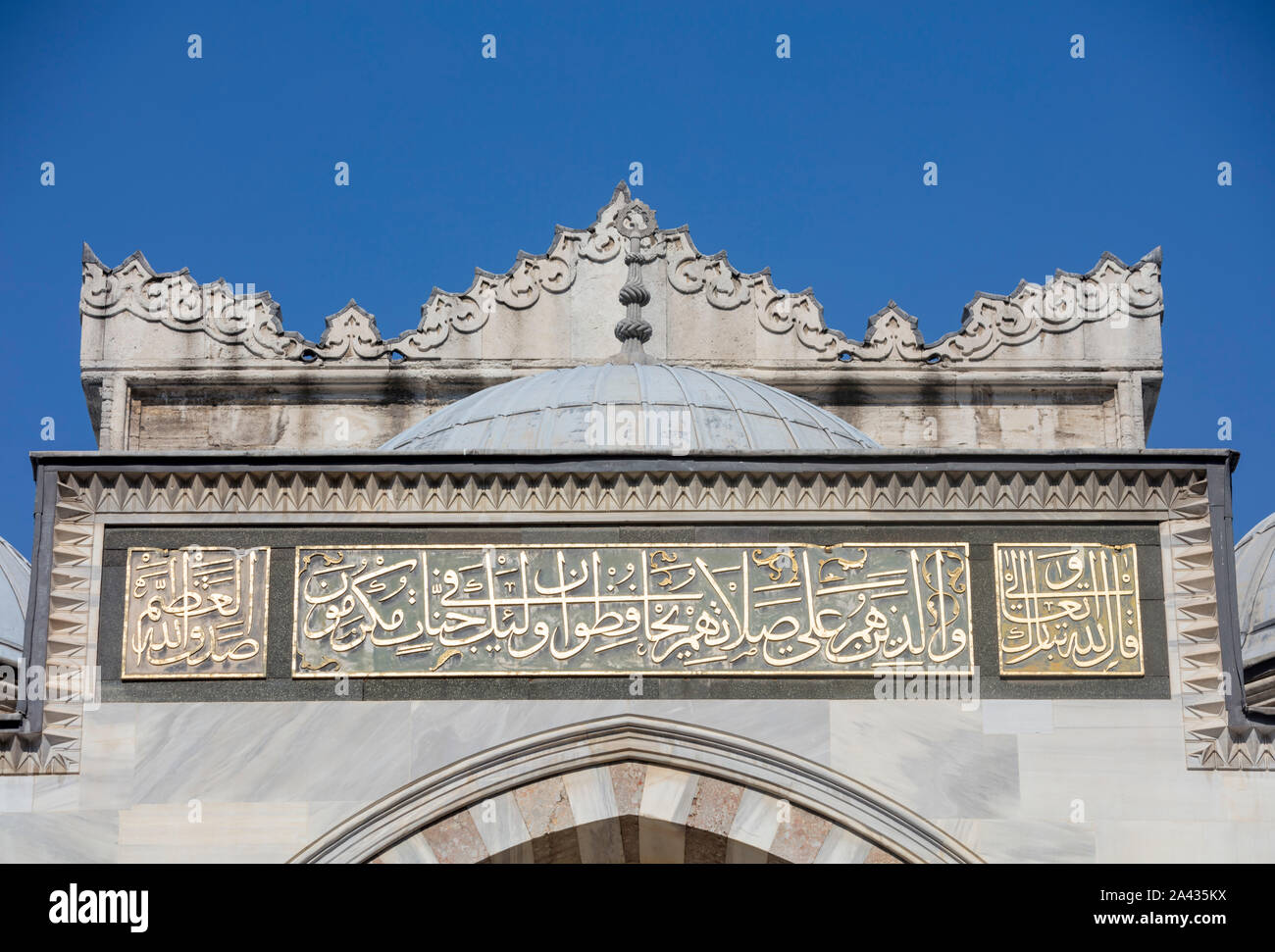 Eingang zum Innenhof, die Süleymaniye Moschee, Istanbul, Türkei Stockfoto