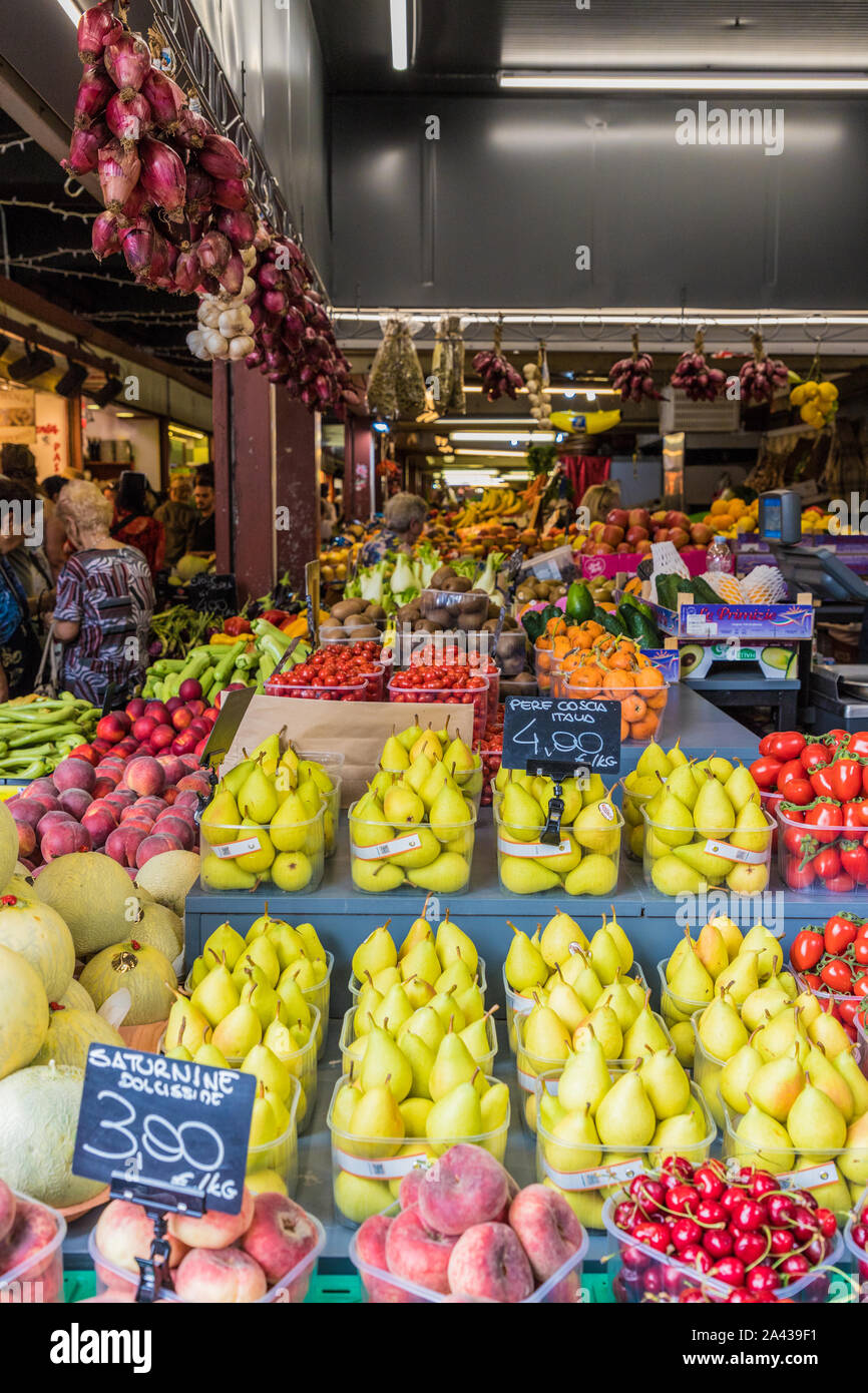 Ventimiglia market Fotos und Bildmaterial in hoher Auflösung Alamy