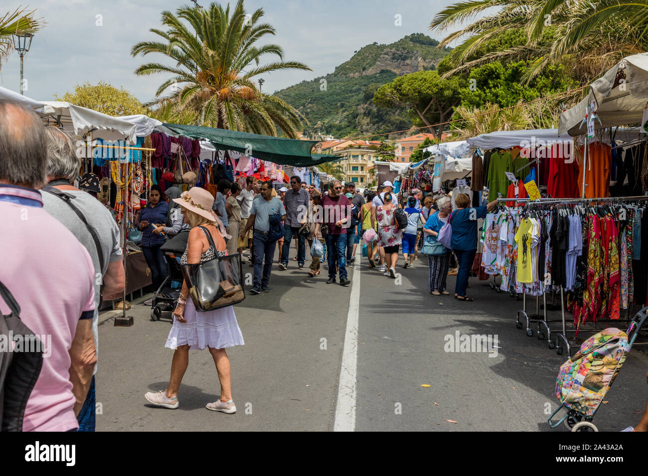 Ventimiglia market Fotos und Bildmaterial in hoher Auflösung Alamy
