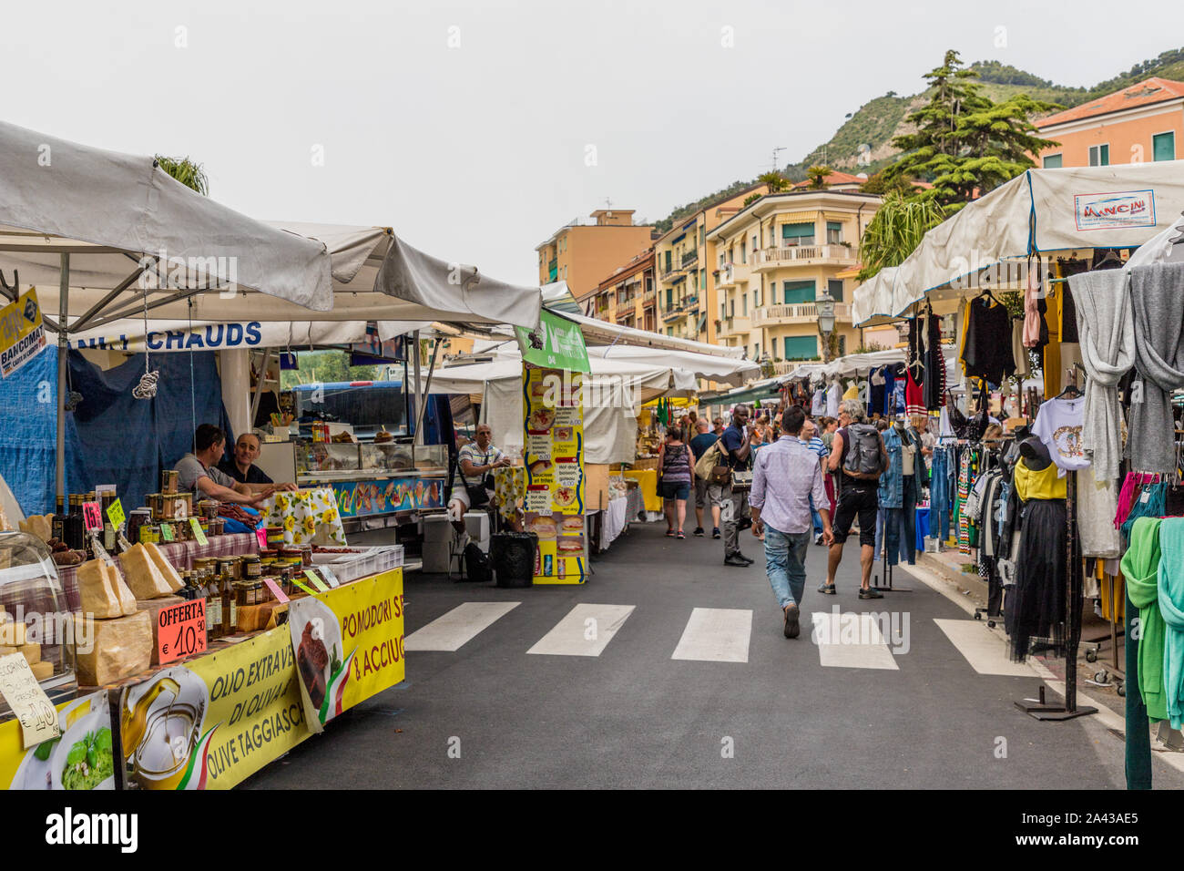 Ventimiglia market Fotos und Bildmaterial in hoher Auflösung Alamy