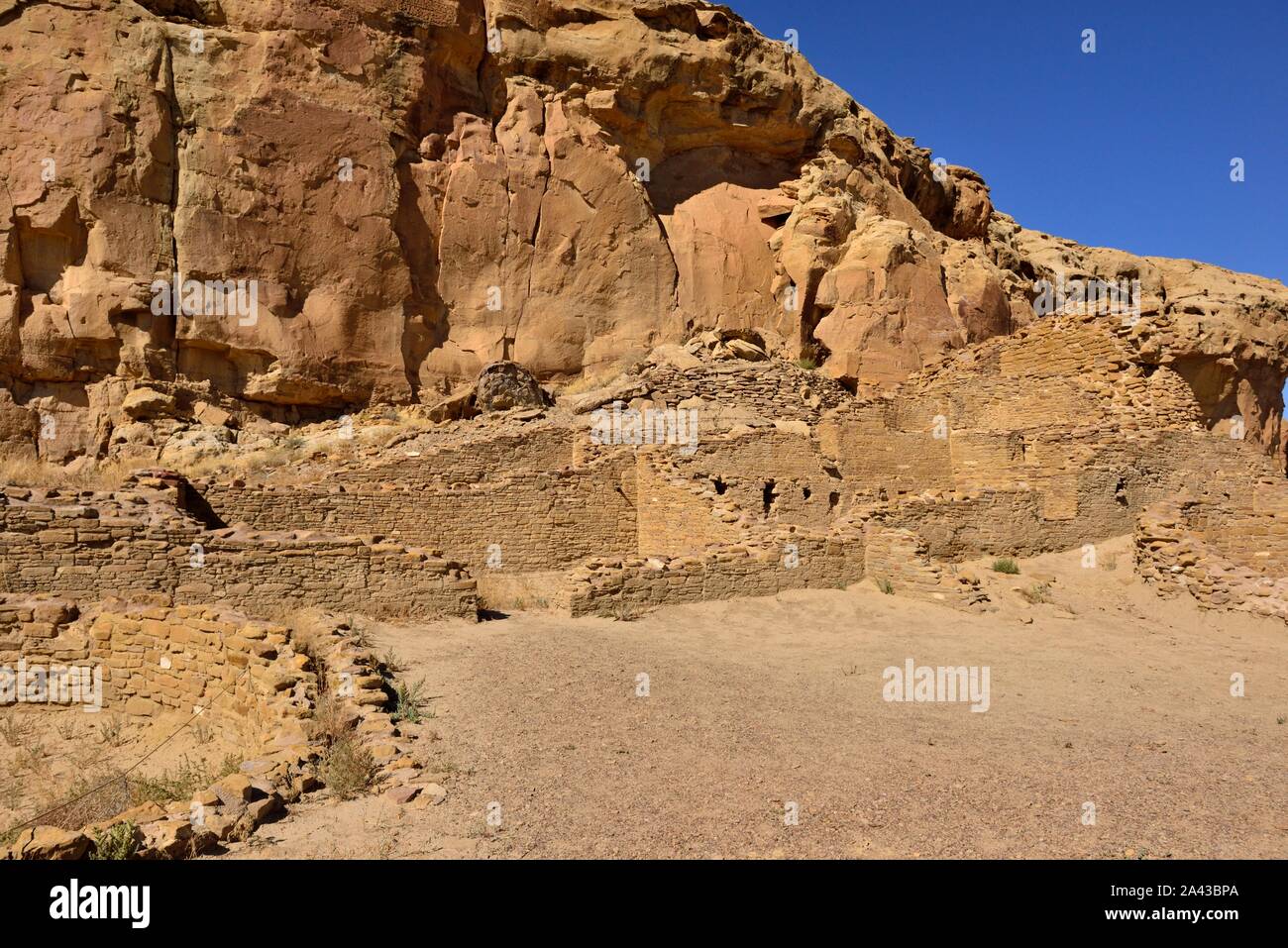Kivas, Zimmer Chetro Ketl Block (950-1250 s), Chaco Canyon, NM 190912 61381 Stockfoto