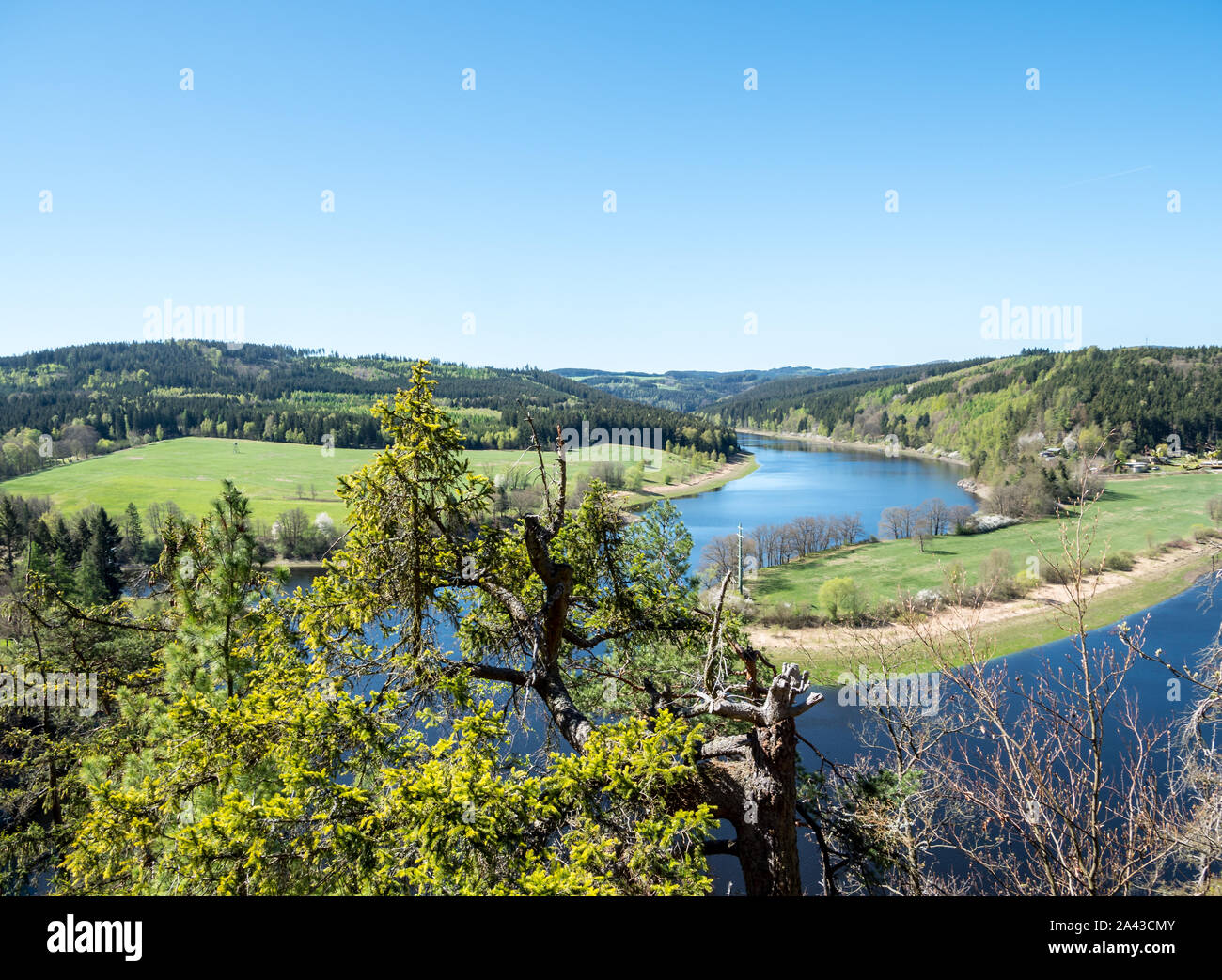 Blick in den Fjord-ähnlichen Saaletal in Deutschland Stockfoto