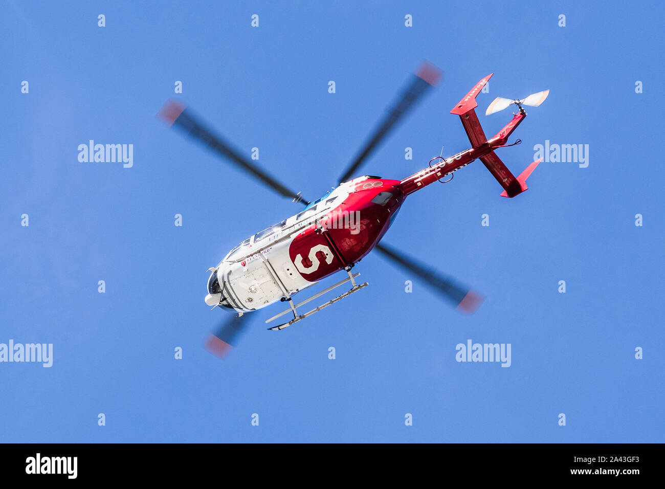 Okt 10, 2019 in Palo Alto/CA/USA - Stanford Health Care Life flug helikopter Flug; der Stanford Leben Flug Programm begann 1984 und verwendet eine EG Stockfoto