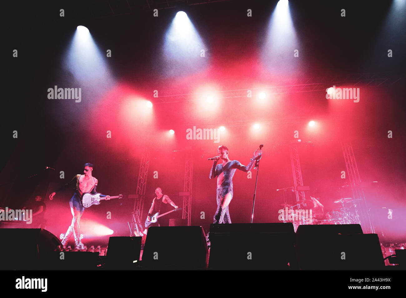 TEATRO DELLA CONCORDIA, Venaria, Italien - 2019/10/11: Die Italienische trapper Achille Lauro führt live am Teatro della Concordia in Venaria Stockfoto