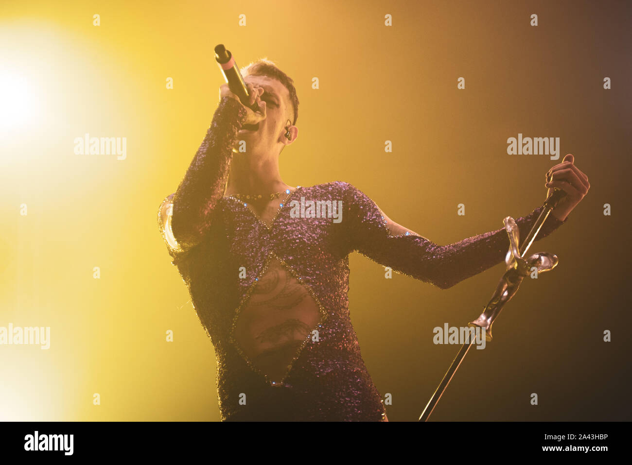 TEATRO DELLA CONCORDIA, Venaria, Italien - 2019/10/11: Die Italienische trapper Achille Lauro führt live am Teatro della Concordia in Venaria Stockfoto