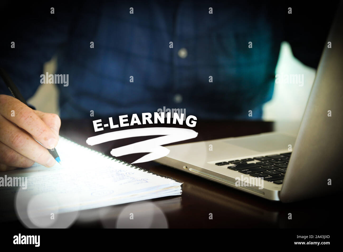 E-Learning Computer und Notebook - Lernen und Bildung Konzept Stockfoto