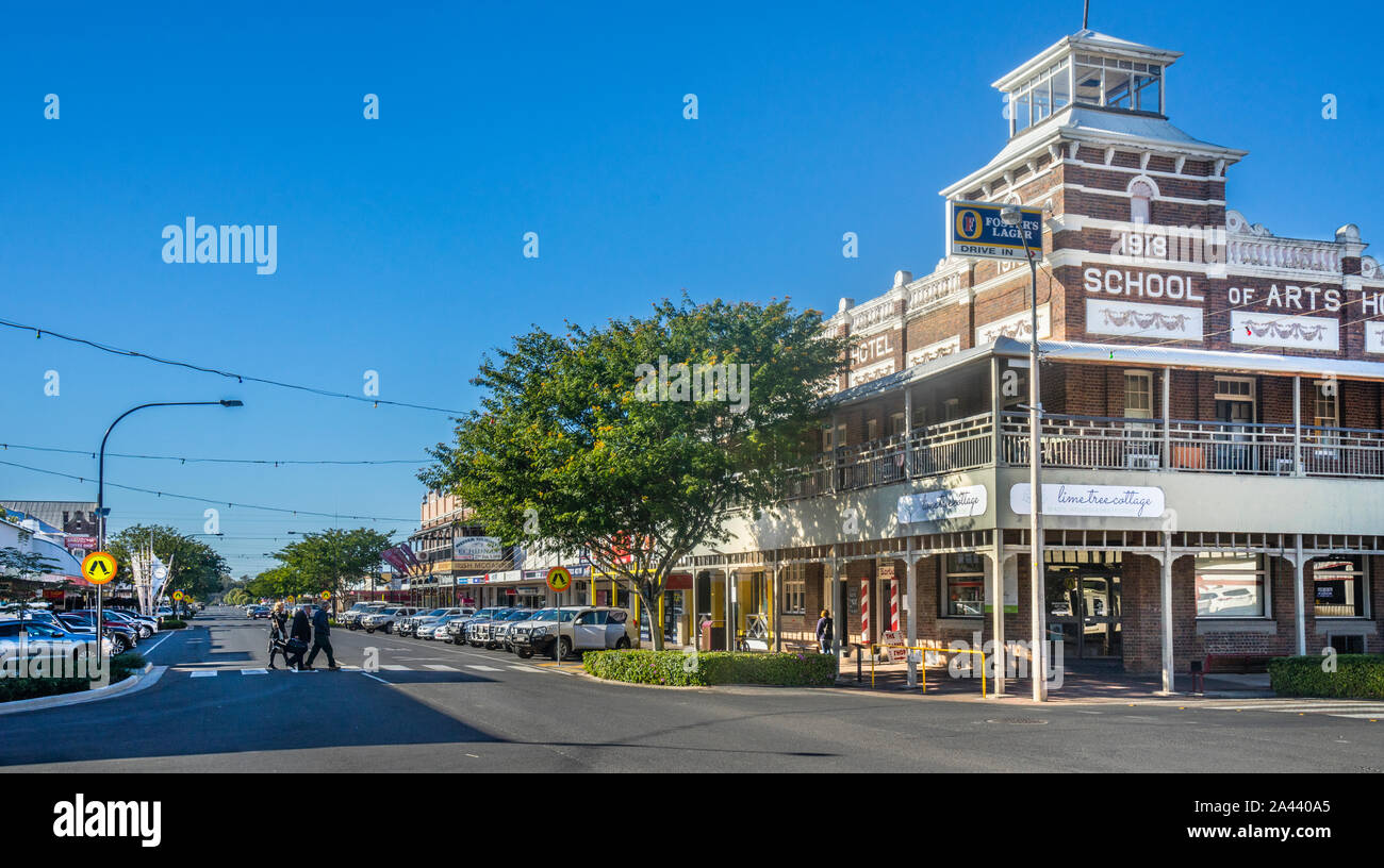 Blick auf McDowall Straße im CBD Der Maronoa Region Land Stadt Roma, Queensland, Australien Stockfoto