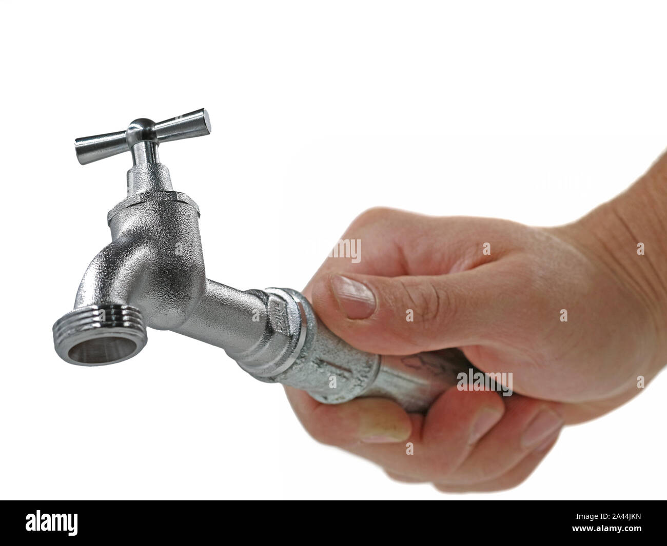 Männliche Hand hält Wasserhahn auf weißem Hintergrund, Konzept der fleißigen Handwerker gute Arbeit Stockfoto
