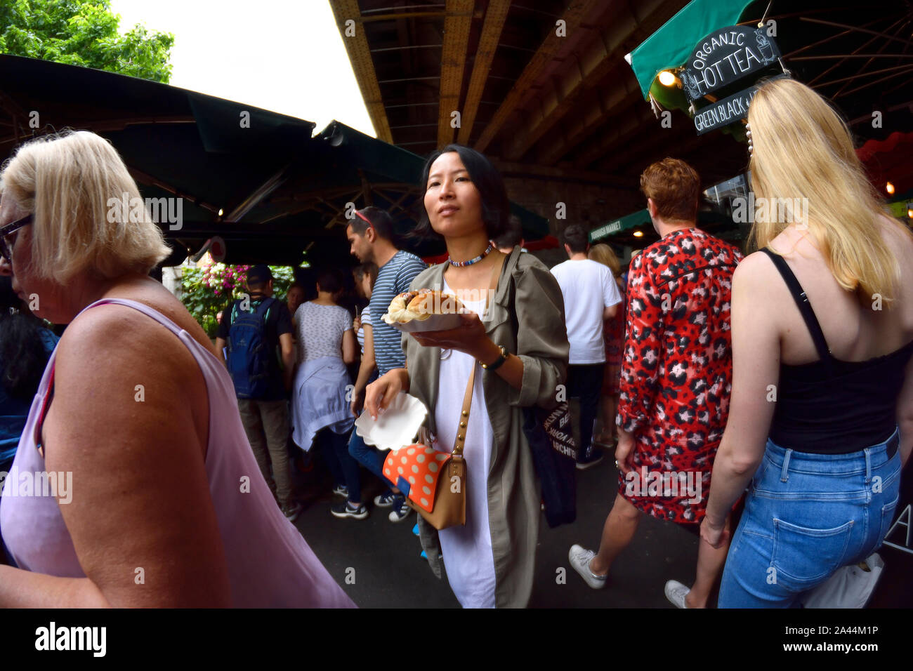 London, England, UK. Essen essen in Borough Market Street, Southwark. Stockfoto