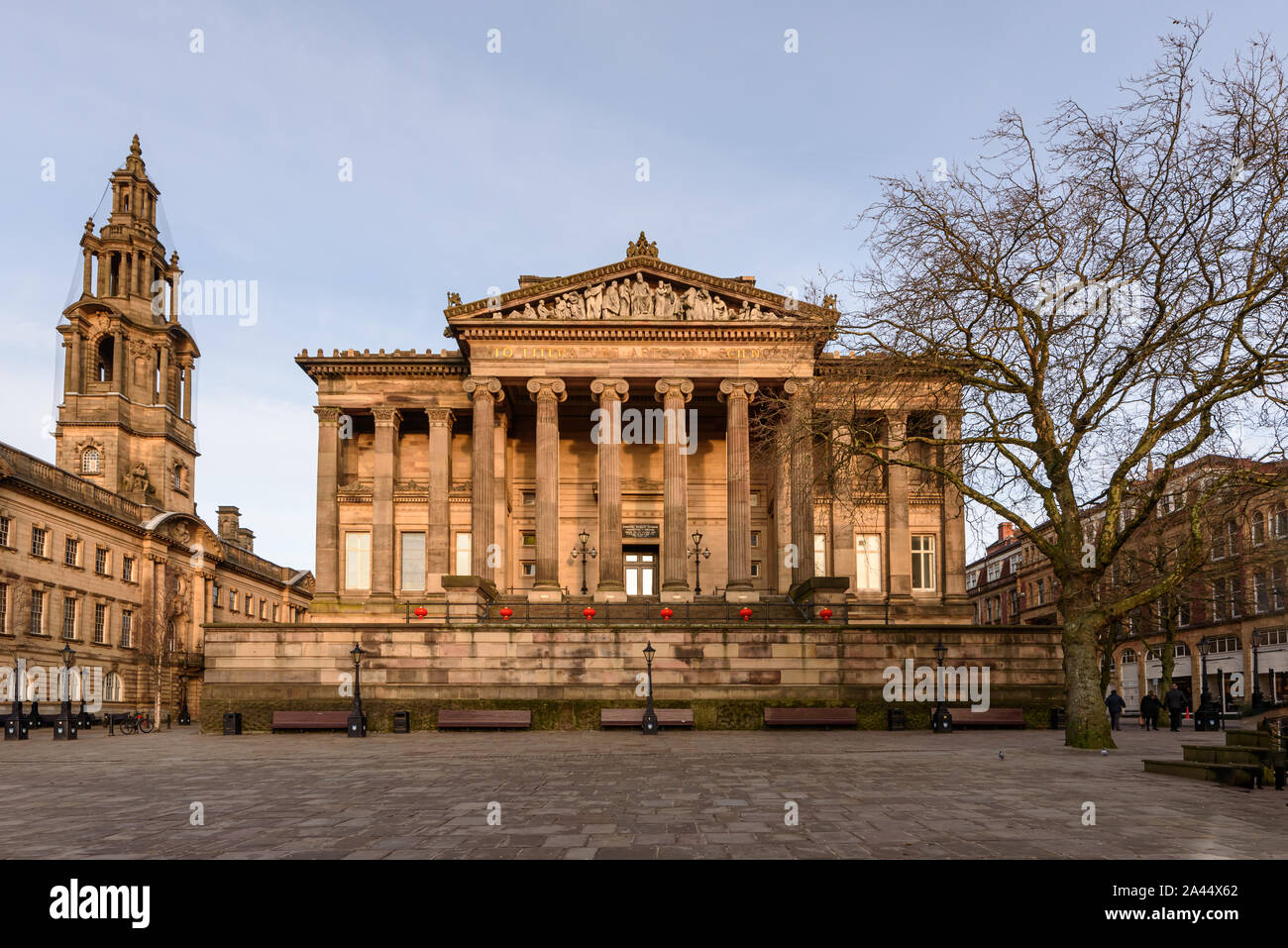 Haupteingang der Harris Museum, Preston, einem viktorianischen griechischen Revival Gebäude aus den 1880er Jahren von James Hibbert. Stockfoto