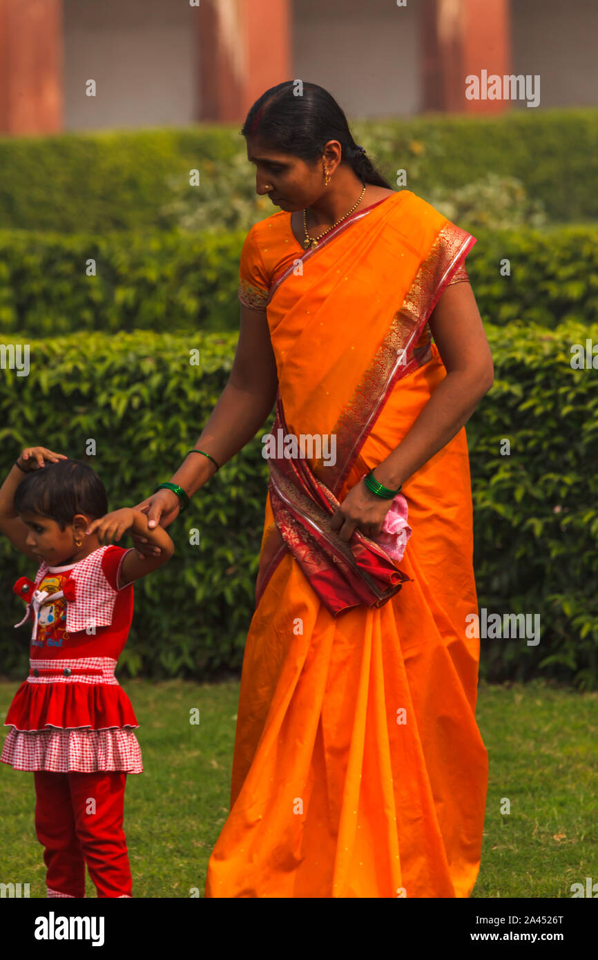 Indische Frau mit Baby Stockfoto