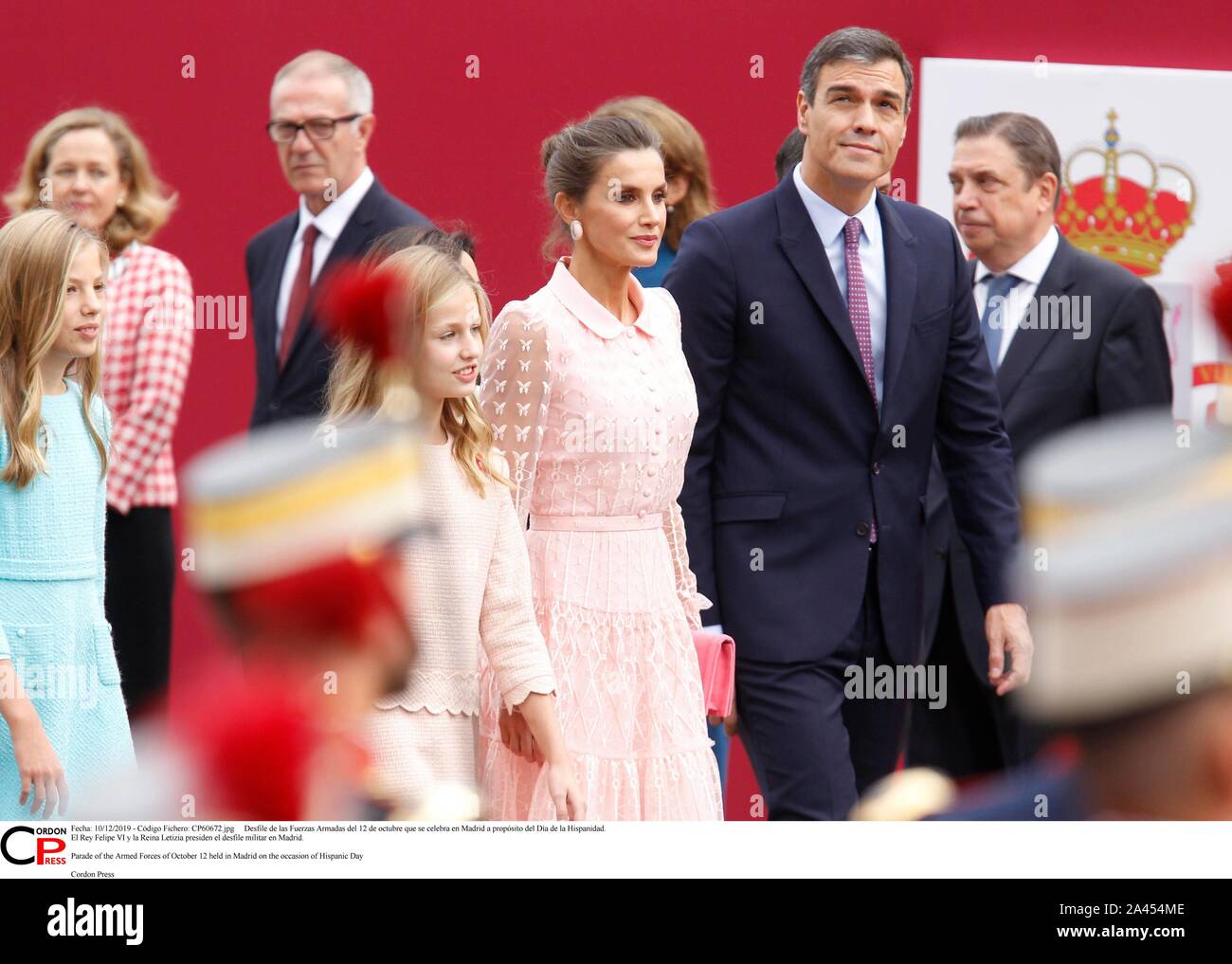 Madrid, Spanien. 12 Okt, 2019. Desfile de las Fuerzas Armadas del 12 de Mayo que se Feier en Madrid a propósito del Día de la Hispanidad. El Rey Felipe VI y la Reina Letizia Sudetendeutschen wies Schroeder el desfile Militar en Madrid. Parade der Streitkräfte von 12. Oktober in Madrid aus Anlass des Hispanic Tag Credit: CORDON PRESSE/Alamy Leben Nachrichten gehalten Stockfoto