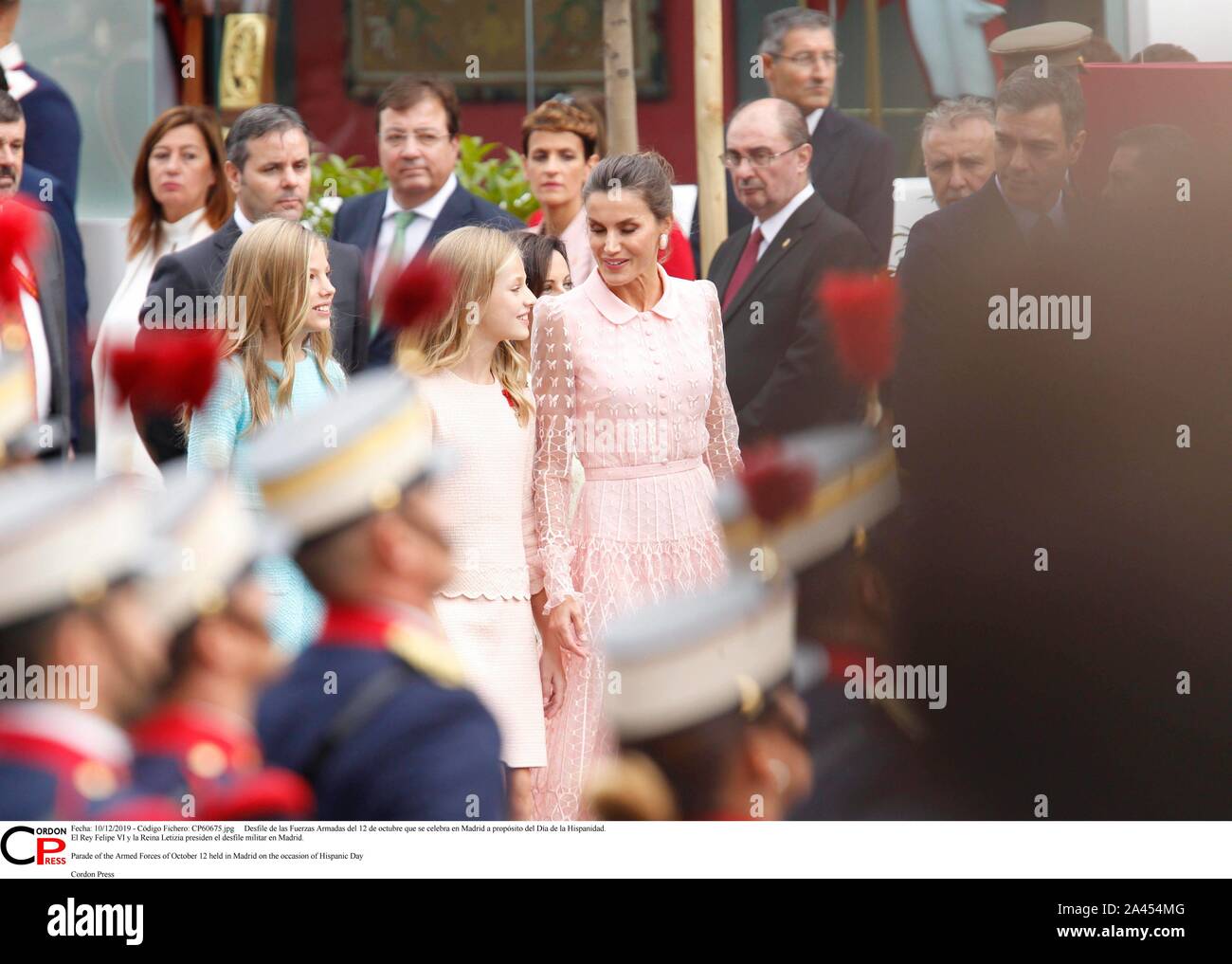 Madrid, Spanien. 12 Okt, 2019. Desfile de las Fuerzas Armadas del 12 de Mayo que se Feier en Madrid a propósito del Día de la Hispanidad. El Rey Felipe VI y la Reina Letizia Sudetendeutschen wies Schroeder el desfile Militar en Madrid. Parade der Streitkräfte von 12. Oktober in Madrid aus Anlass des Hispanic Tag Credit: CORDON PRESSE/Alamy Leben Nachrichten gehalten Stockfoto
