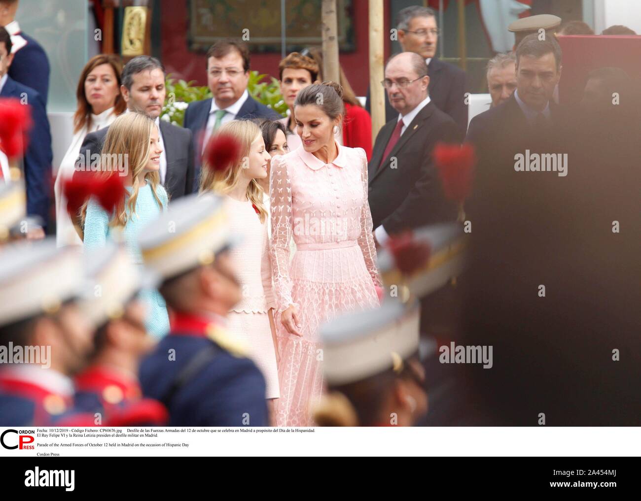 Madrid, Spanien. 12 Okt, 2019. Desfile de las Fuerzas Armadas del 12 de Mayo que se Feier en Madrid a propósito del Día de la Hispanidad. El Rey Felipe VI y la Reina Letizia Sudetendeutschen wies Schroeder el desfile Militar en Madrid. Parade der Streitkräfte von 12. Oktober in Madrid aus Anlass des Hispanic Tag Credit: CORDON PRESSE/Alamy Leben Nachrichten gehalten Stockfoto