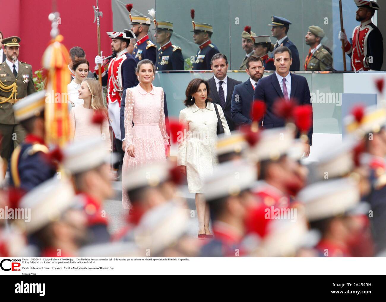 Madrid, Spanien. 12 Okt, 2019. Desfile de las Fuerzas Armadas del 12 de Mayo que se Feier en Madrid a propósito del Día de la Hispanidad. El Rey Felipe VI y la Reina Letizia Sudetendeutschen wies Schroeder el desfile Militar en Madrid. Parade der Streitkräfte von 12. Oktober in Madrid aus Anlass des Hispanic Tag Credit: CORDON PRESSE/Alamy Leben Nachrichten gehalten Stockfoto