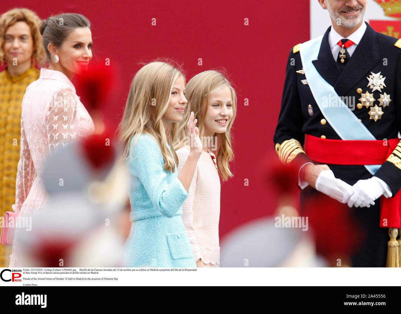 Madrid, Spanien. 12 Okt, 2019. Desfile de las Fuerzas Armadas del 12 de Mayo que se Feier en Madrid a propósito del Día de la Hispanidad. El Rey Felipe VI y la Reina Letizia Sudetendeutschen wies Schroeder el desfile Militar en Madrid. Parade der Streitkräfte von 12. Oktober in Madrid aus Anlass des Hispanic Tag Credit: CORDON PRESSE/Alamy Leben Nachrichten gehalten Stockfoto