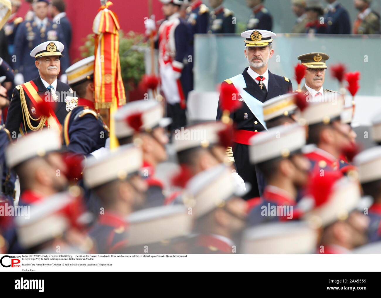 Madrid, Spanien. 12 Okt, 2019. Desfile de las Fuerzas Armadas del 12 de Mayo que se Feier en Madrid a propósito del Día de la Hispanidad. El Rey Felipe VI y la Reina Letizia Sudetendeutschen wies Schroeder el desfile Militar en Madrid. Parade der Streitkräfte von 12. Oktober in Madrid aus Anlass des Hispanic Tag Credit: CORDON PRESSE/Alamy Leben Nachrichten gehalten Stockfoto