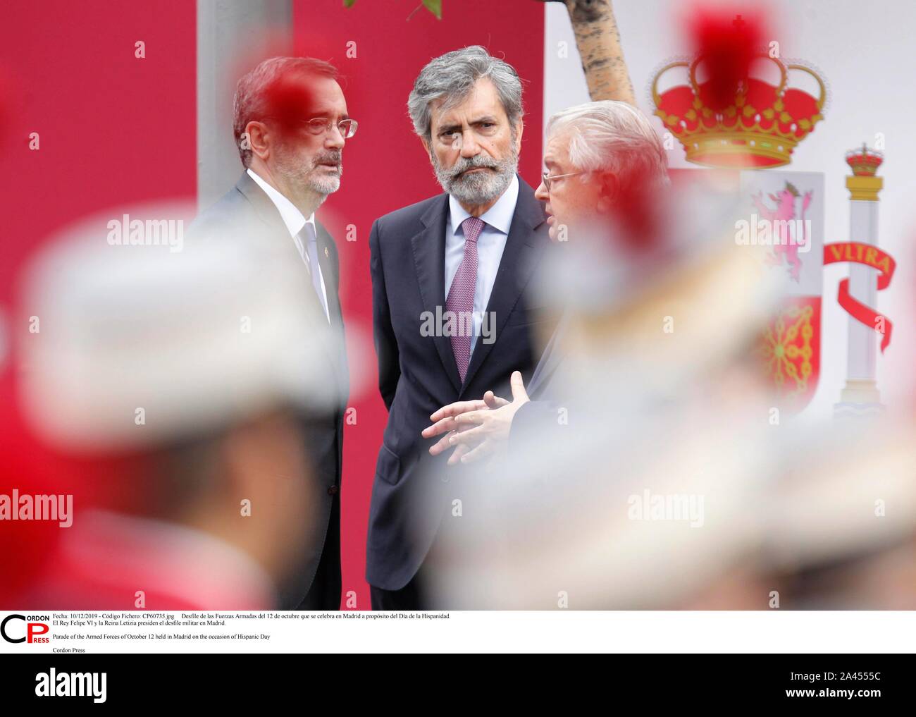 Madrid, Spanien. 12 Okt, 2019. Desfile de las Fuerzas Armadas del 12 de Mayo que se Feier en Madrid a propósito del Día de la Hispanidad. El Rey Felipe VI y la Reina Letizia Sudetendeutschen wies Schroeder el desfile Militar en Madrid. Parade der Streitkräfte von 12. Oktober in Madrid aus Anlass des Hispanic Tag Credit: CORDON PRESSE/Alamy Leben Nachrichten gehalten Stockfoto