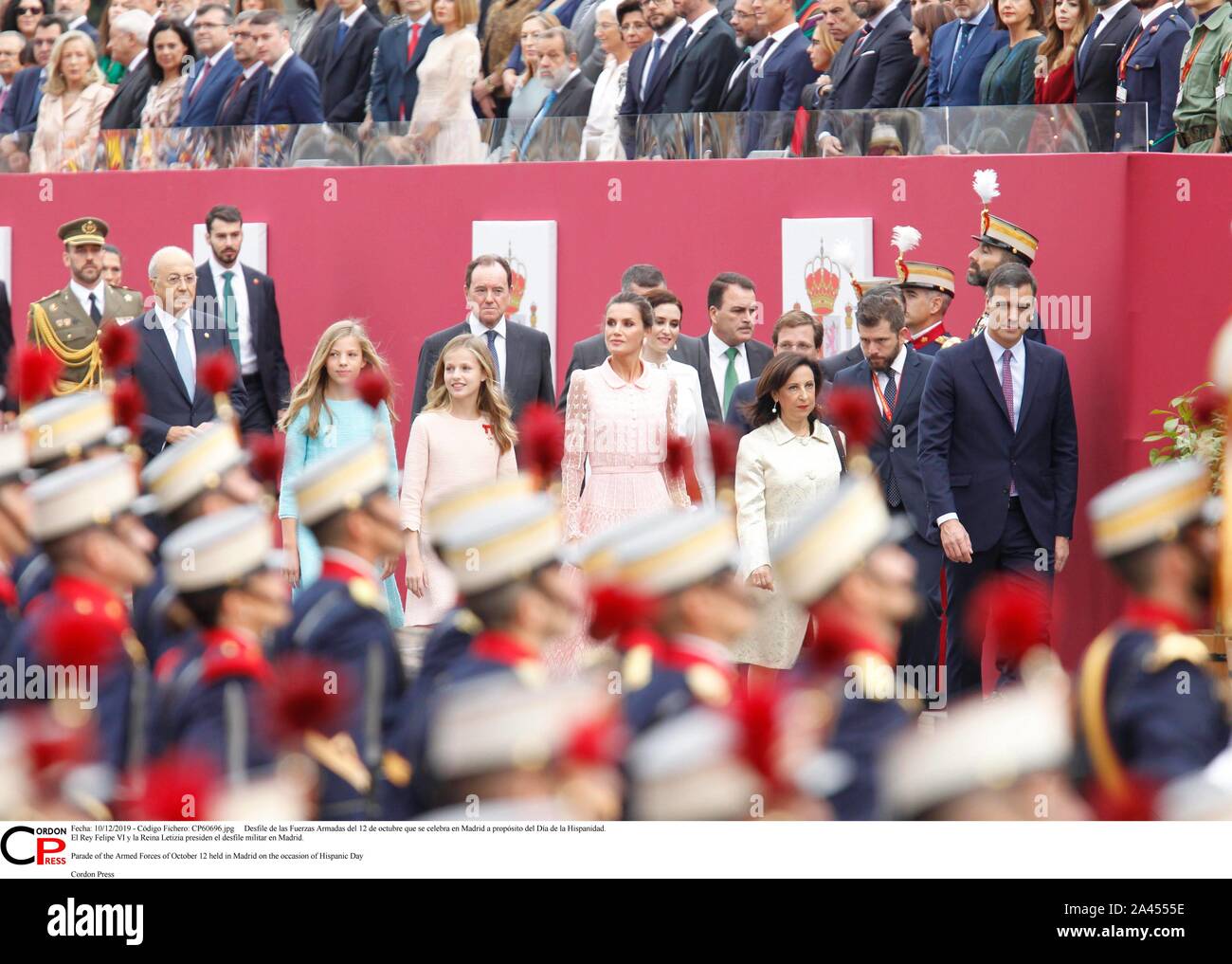 Madrid, Spanien. 12 Okt, 2019. Desfile de las Fuerzas Armadas del 12 de Mayo que se Feier en Madrid a propósito del Día de la Hispanidad. El Rey Felipe VI y la Reina Letizia Sudetendeutschen wies Schroeder el desfile Militar en Madrid. Parade der Streitkräfte von 12. Oktober in Madrid aus Anlass des Hispanic Tag Credit: CORDON PRESSE/Alamy Leben Nachrichten gehalten Stockfoto