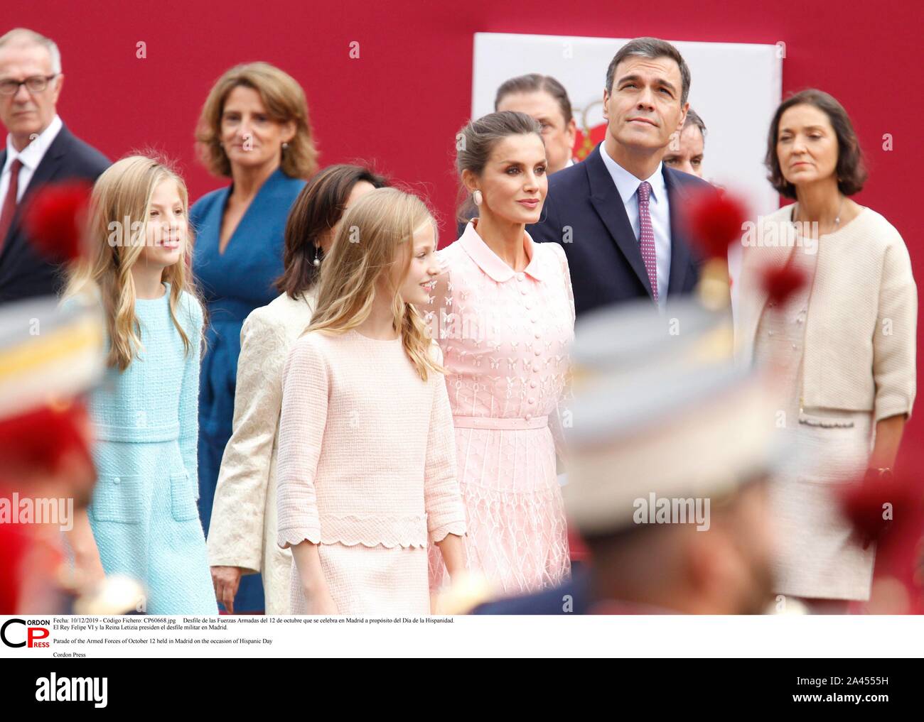 Madrid, Spanien. 12 Okt, 2019. Desfile de las Fuerzas Armadas del 12 de Mayo que se Feier en Madrid a propósito del Día de la Hispanidad. El Rey Felipe VI y la Reina Letizia Sudetendeutschen wies Schroeder el desfile Militar en Madrid. Parade der Streitkräfte von 12. Oktober in Madrid aus Anlass des Hispanic Tag Credit: CORDON PRESSE/Alamy Leben Nachrichten gehalten Stockfoto