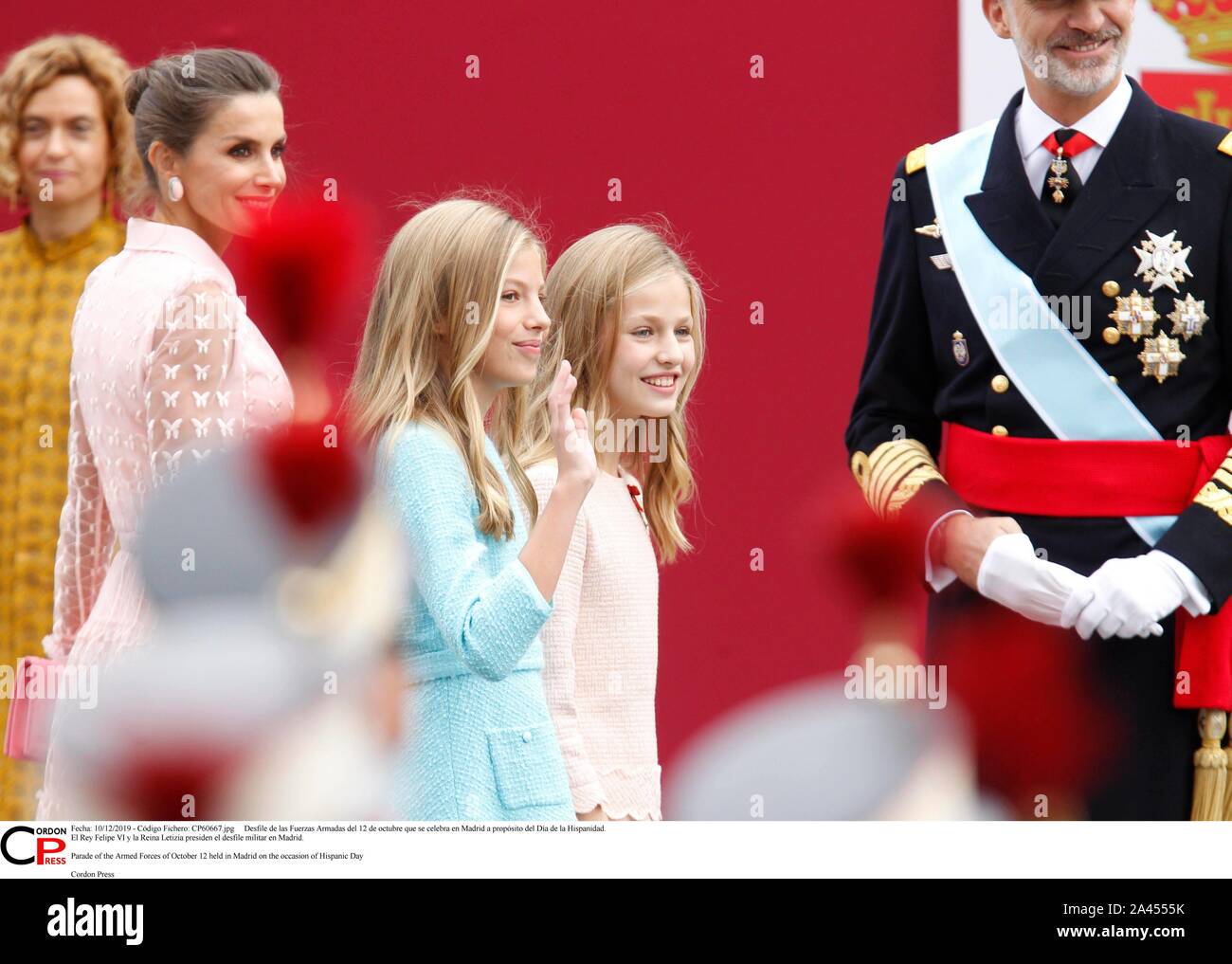 Madrid, Spanien. 12 Okt, 2019. Desfile de las Fuerzas Armadas del 12 de Mayo que se Feier en Madrid a propósito del Día de la Hispanidad. El Rey Felipe VI y la Reina Letizia Sudetendeutschen wies Schroeder el desfile Militar en Madrid. Parade der Streitkräfte von 12. Oktober in Madrid aus Anlass des Hispanic Tag Credit: CORDON PRESSE/Alamy Leben Nachrichten gehalten Stockfoto