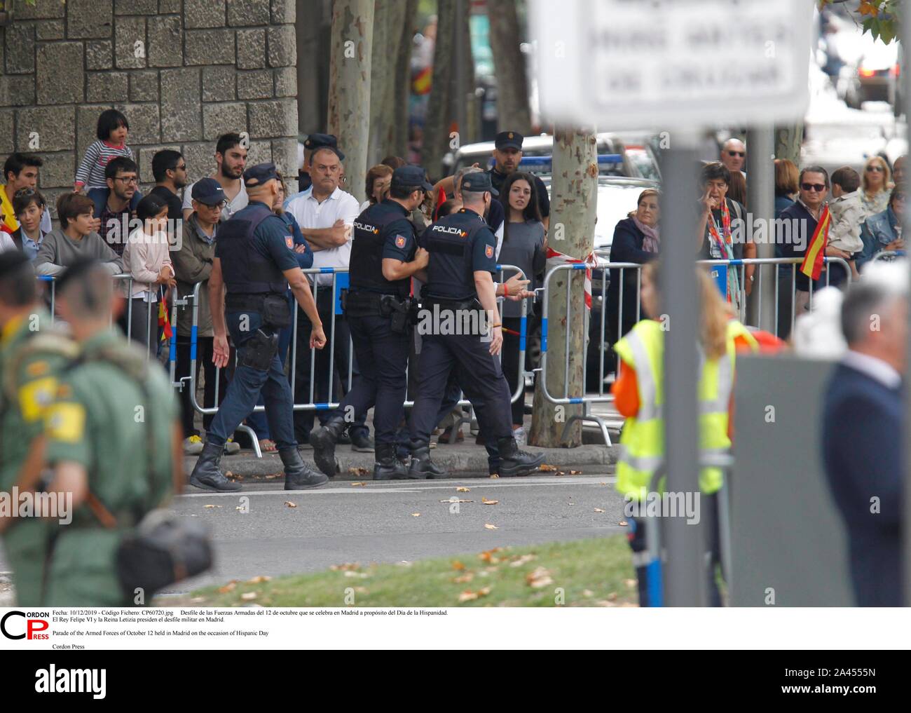 Madrid, Spanien. 12 Okt, 2019. Desfile de las Fuerzas Armadas del 12 de Mayo que se Feier en Madrid a propósito del Día de la Hispanidad. El Rey Felipe VI y la Reina Letizia Sudetendeutschen wies Schroeder el desfile Militar en Madrid. Parade der Streitkräfte von 12. Oktober in Madrid aus Anlass des Hispanic Tag Credit: CORDON PRESSE/Alamy Leben Nachrichten gehalten Stockfoto