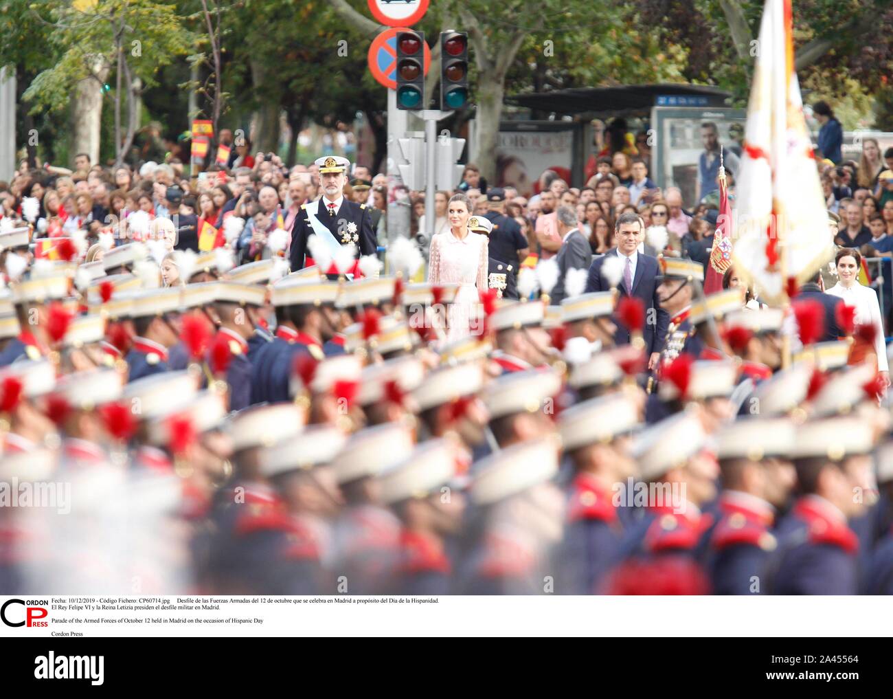 Madrid, Spanien. 12 Okt, 2019. Desfile de las Fuerzas Armadas del 12 de Mayo que se Feier en Madrid a propósito del Día de la Hispanidad. El Rey Felipe VI y la Reina Letizia Sudetendeutschen wies Schroeder el desfile Militar en Madrid. Parade der Streitkräfte von 12. Oktober in Madrid aus Anlass des Hispanic Tag Credit: CORDON PRESSE/Alamy Leben Nachrichten gehalten Stockfoto
