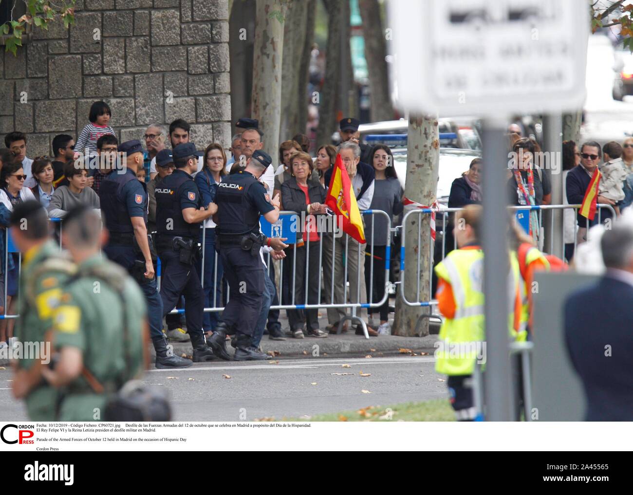 Madrid, Spanien. 12 Okt, 2019. Desfile de las Fuerzas Armadas del 12 de Mayo que se Feier en Madrid a propósito del Día de la Hispanidad. El Rey Felipe VI y la Reina Letizia Sudetendeutschen wies Schroeder el desfile Militar en Madrid. Parade der Streitkräfte von 12. Oktober in Madrid aus Anlass des Hispanic Tag Credit: CORDON PRESSE/Alamy Leben Nachrichten gehalten Stockfoto