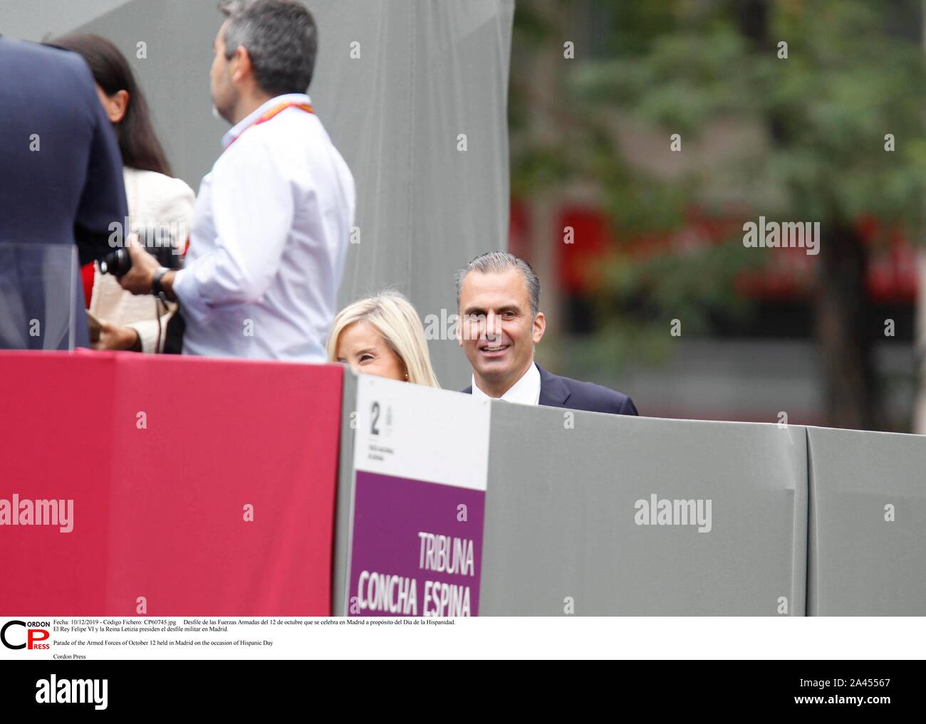 Madrid, Spanien. 12 Okt, 2019. Desfile de las Fuerzas Armadas del 12 de Mayo que se Feier en Madrid a propósito del Día de la Hispanidad. El Rey Felipe VI y la Reina Letizia Sudetendeutschen wies Schroeder el desfile Militar en Madrid. Parade der Streitkräfte von 12. Oktober in Madrid aus Anlass des Hispanic Tag Credit: CORDON PRESSE/Alamy Leben Nachrichten gehalten Stockfoto