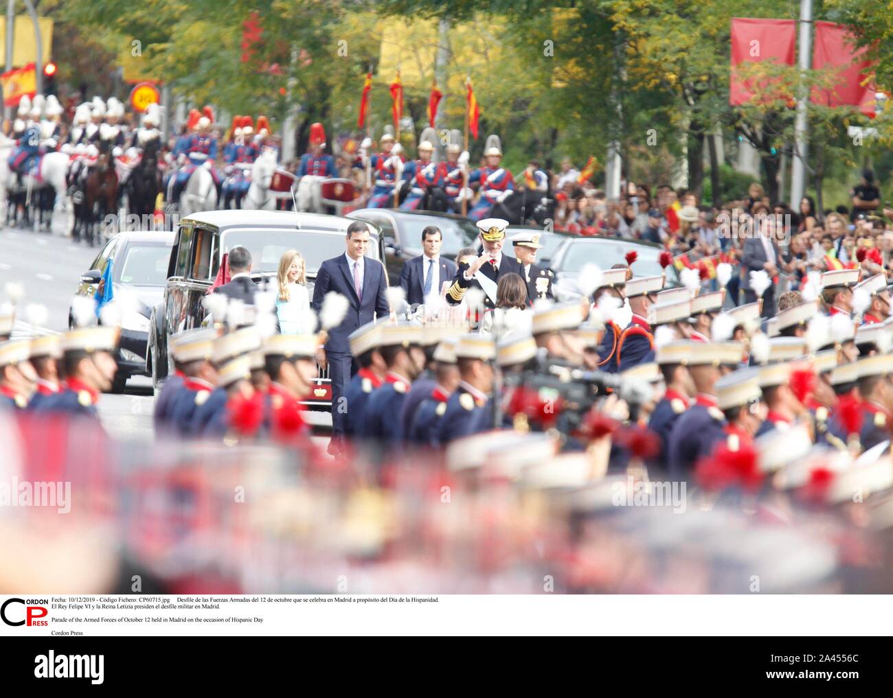 Madrid, Spanien. 12 Okt, 2019. Desfile de las Fuerzas Armadas del 12 de Mayo que se Feier en Madrid a propósito del Día de la Hispanidad. El Rey Felipe VI y la Reina Letizia Sudetendeutschen wies Schroeder el desfile Militar en Madrid. Parade der Streitkräfte von 12. Oktober in Madrid aus Anlass des Hispanic Tag Credit: CORDON PRESSE/Alamy Leben Nachrichten gehalten Stockfoto