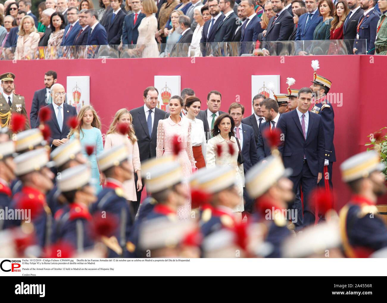 Madrid, Spanien. 12 Okt, 2019. Desfile de las Fuerzas Armadas del 12 de Mayo que se Feier en Madrid a propósito del Día de la Hispanidad. El Rey Felipe VI y la Reina Letizia Sudetendeutschen wies Schroeder el desfile Militar en Madrid. Parade der Streitkräfte von 12. Oktober in Madrid aus Anlass des Hispanic Tag Credit: CORDON PRESSE/Alamy Leben Nachrichten gehalten Stockfoto