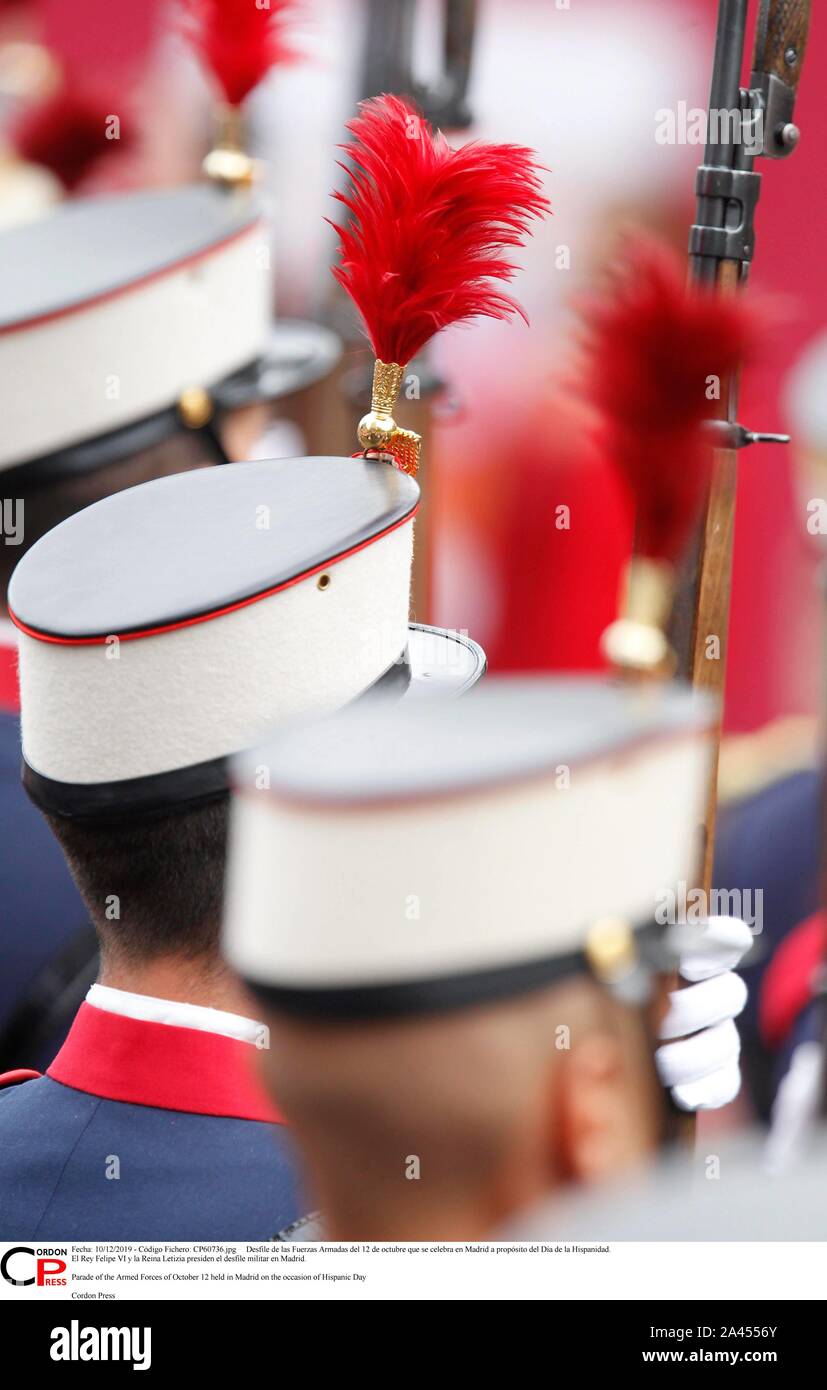 Madrid, Spanien. 12 Okt, 2019. Desfile de las Fuerzas Armadas del 12 de Mayo que se Feier en Madrid a propósito del Día de la Hispanidad. El Rey Felipe VI y la Reina Letizia Sudetendeutschen wies Schroeder el desfile Militar en Madrid. Parade der Streitkräfte von 12. Oktober in Madrid aus Anlass des Hispanic Tag Credit: CORDON PRESSE/Alamy Leben Nachrichten gehalten Stockfoto