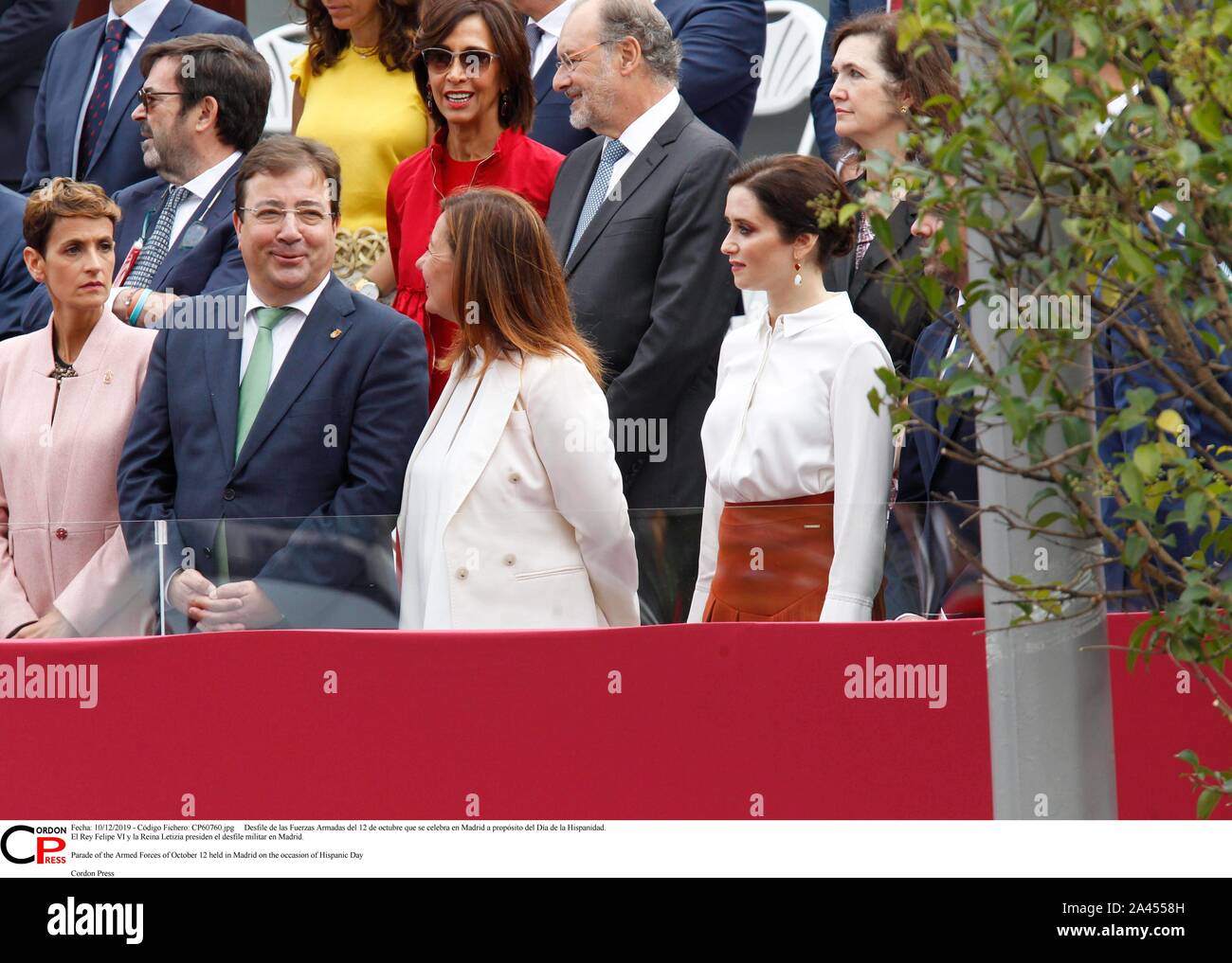 Madrid, Spanien. 12 Okt, 2019. Desfile de las Fuerzas Armadas del 12 de Mayo que se Feier en Madrid a propósito del Día de la Hispanidad. El Rey Felipe VI y la Reina Letizia Sudetendeutschen wies Schroeder el desfile Militar en Madrid. Parade der Streitkräfte von 12. Oktober in Madrid aus Anlass des Hispanic Tag Credit: CORDON PRESSE/Alamy Leben Nachrichten gehalten Stockfoto