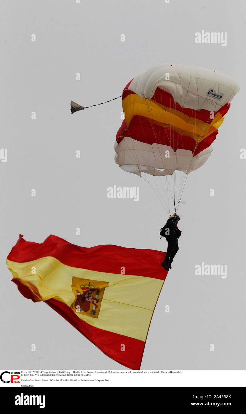 Madrid, Spanien. 12 Okt, 2019. Desfile de las Fuerzas Armadas del 12 de Mayo que se Feier en Madrid a propósito del Día de la Hispanidad. El Rey Felipe VI y la Reina Letizia Sudetendeutschen wies Schroeder el desfile Militar en Madrid. Parade der Streitkräfte von 12. Oktober in Madrid aus Anlass des Hispanic Tag Credit: CORDON PRESSE/Alamy Leben Nachrichten gehalten Stockfoto