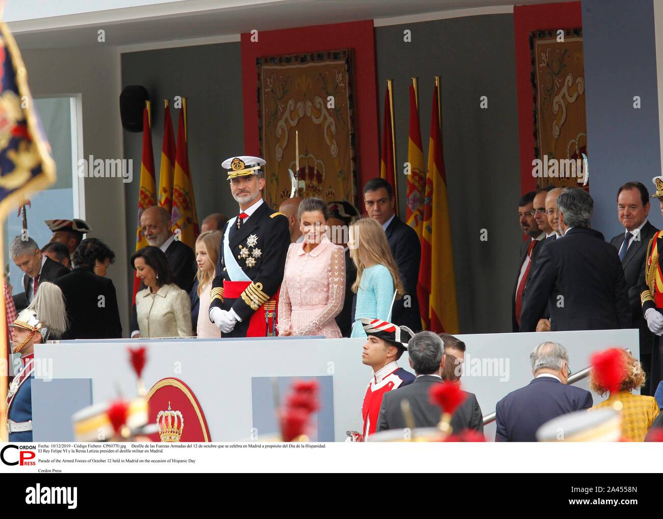 Madrid, Spanien. 12 Okt, 2019. Desfile de las Fuerzas Armadas del 12 de Mayo que se Feier en Madrid a propósito del Día de la Hispanidad. El Rey Felipe VI y la Reina Letizia Sudetendeutschen wies Schroeder el desfile Militar en Madrid. Parade der Streitkräfte von 12. Oktober in Madrid aus Anlass des Hispanic Tag Credit: CORDON PRESSE/Alamy Leben Nachrichten gehalten Stockfoto