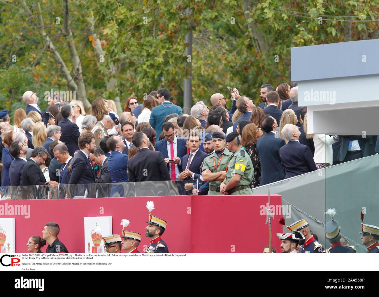 Madrid, Spanien. 12 Okt, 2019. Desfile de las Fuerzas Armadas del 12 de Mayo que se Feier en Madrid a propósito del Día de la Hispanidad. El Rey Felipe VI y la Reina Letizia Sudetendeutschen wies Schroeder el desfile Militar en Madrid. Parade der Streitkräfte von 12. Oktober in Madrid aus Anlass des Hispanic Tag Credit: CORDON PRESSE/Alamy Leben Nachrichten gehalten Stockfoto