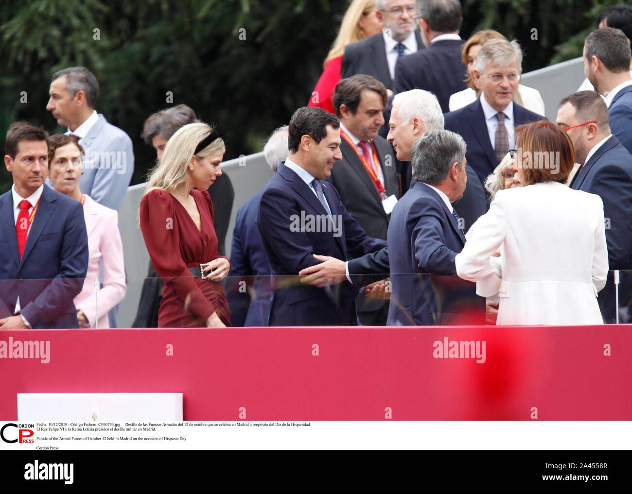 Madrid, Spanien. 12 Okt, 2019. Desfile de las Fuerzas Armadas del 12 de Mayo que se Feier en Madrid a propósito del Día de la Hispanidad. El Rey Felipe VI y la Reina Letizia Sudetendeutschen wies Schroeder el desfile Militar en Madrid. Parade der Streitkräfte von 12. Oktober in Madrid aus Anlass des Hispanic Tag Credit: CORDON PRESSE/Alamy Leben Nachrichten gehalten Stockfoto