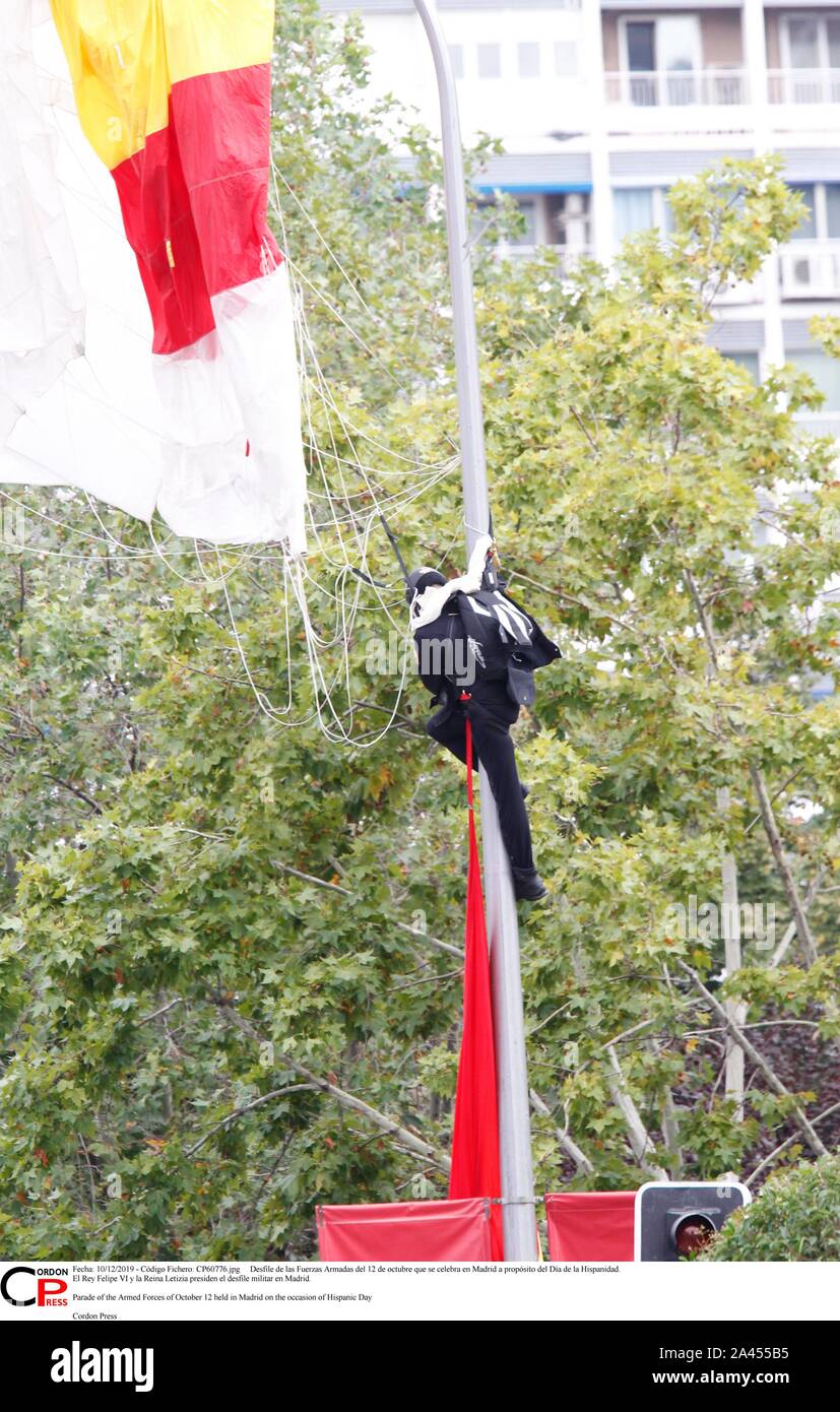 Madrid, Spanien. 12 Okt, 2019. Desfile de las Fuerzas Armadas del 12 de Mayo que se Feier en Madrid a propósito del Día de la Hispanidad. El Rey Felipe VI y la Reina Letizia Sudetendeutschen wies Schroeder el desfile Militar en Madrid. Parade der Streitkräfte von 12. Oktober in Madrid aus Anlass des Hispanic Tag Credit: CORDON PRESSE/Alamy Leben Nachrichten gehalten Stockfoto