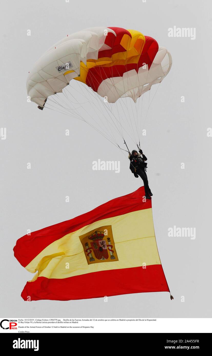 Madrid, Spanien. 12 Okt, 2019. Desfile de las Fuerzas Armadas del 12 de Mayo que se Feier en Madrid a propósito del Día de la Hispanidad. El Rey Felipe VI y la Reina Letizia Sudetendeutschen wies Schroeder el desfile Militar en Madrid. Parade der Streitkräfte von 12. Oktober in Madrid aus Anlass des Hispanic Tag Credit: CORDON PRESSE/Alamy Leben Nachrichten gehalten Stockfoto