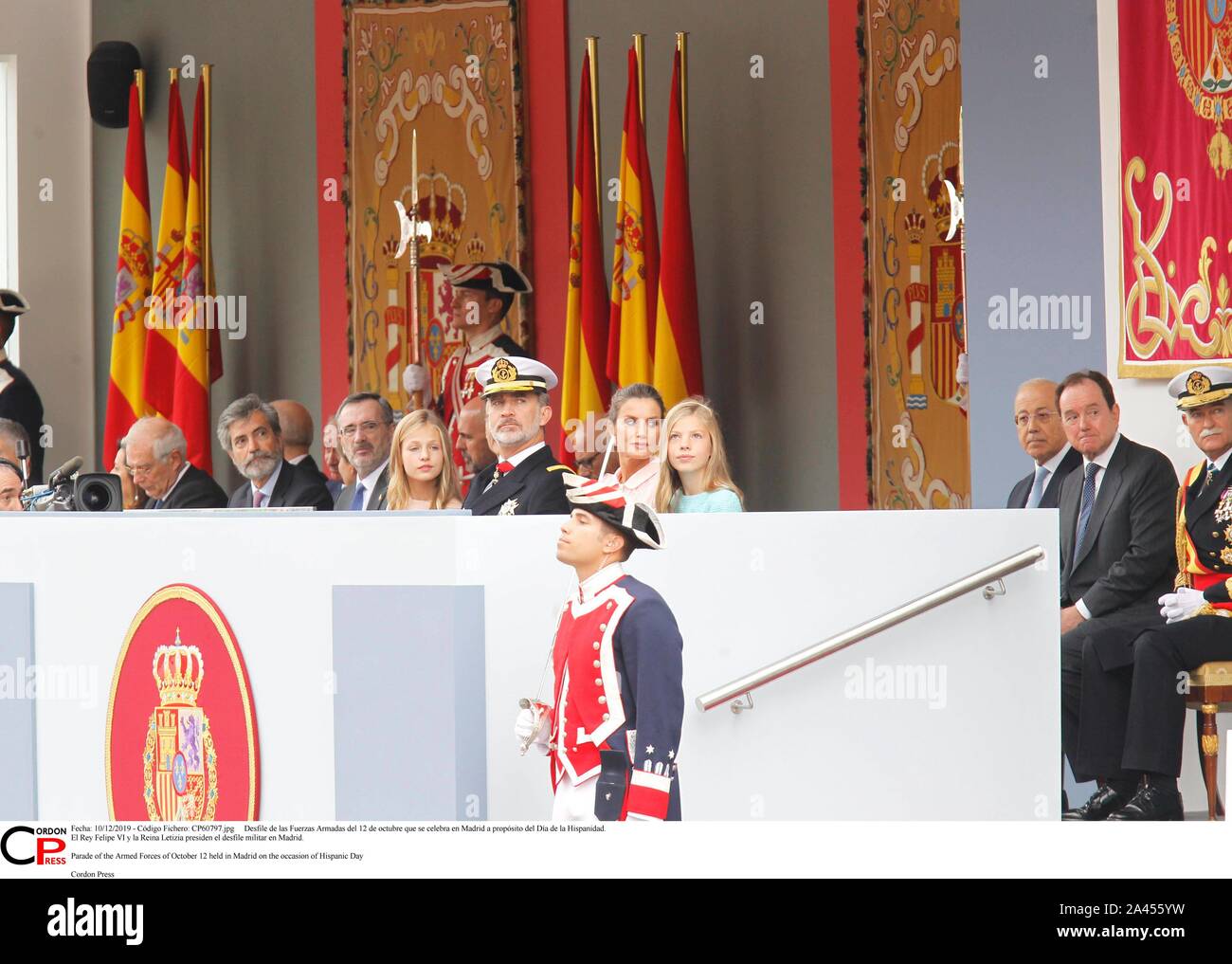 Madrid, Spanien. 12 Okt, 2019. Desfile de las Fuerzas Armadas del 12 de Mayo que se Feier en Madrid a propósito del Día de la Hispanidad. El Rey Felipe VI y la Reina Letizia Sudetendeutschen wies Schroeder el desfile Militar en Madrid. Parade der Streitkräfte von 12. Oktober in Madrid aus Anlass des Hispanic Tag Credit: CORDON PRESSE/Alamy Leben Nachrichten gehalten Stockfoto