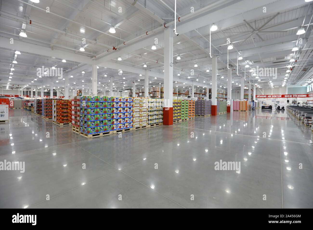 Innenansicht der ersten Ziegel und Mörtel Store von Costco, die auf dem chinesischen Festland in Minhang district, Shanghai, China, 20. August 2019. Globale mem Stockfoto