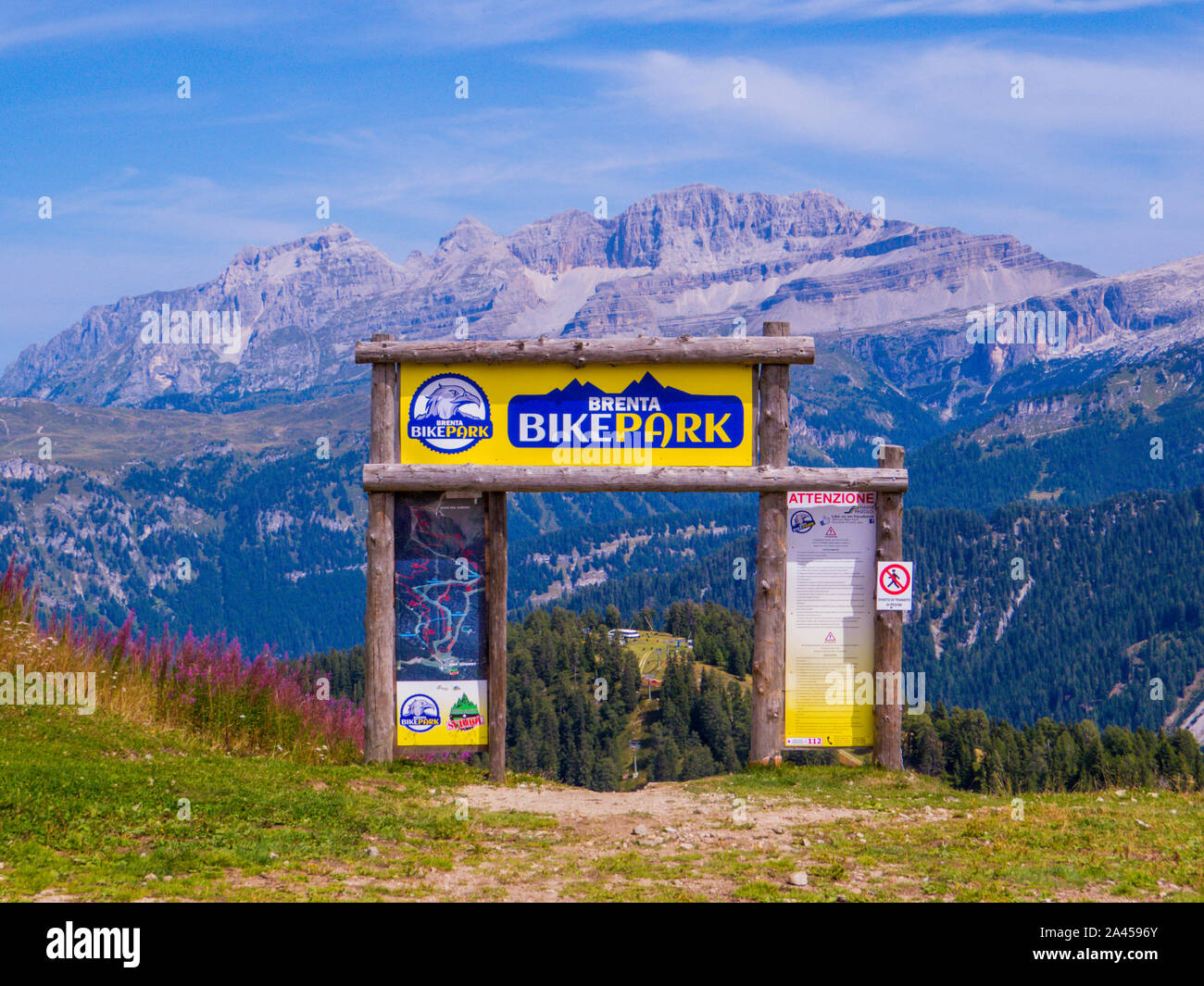 Blick auf die Brenta Bike Park, Doss del Sabion, Dolomiten, Italien Stockfoto