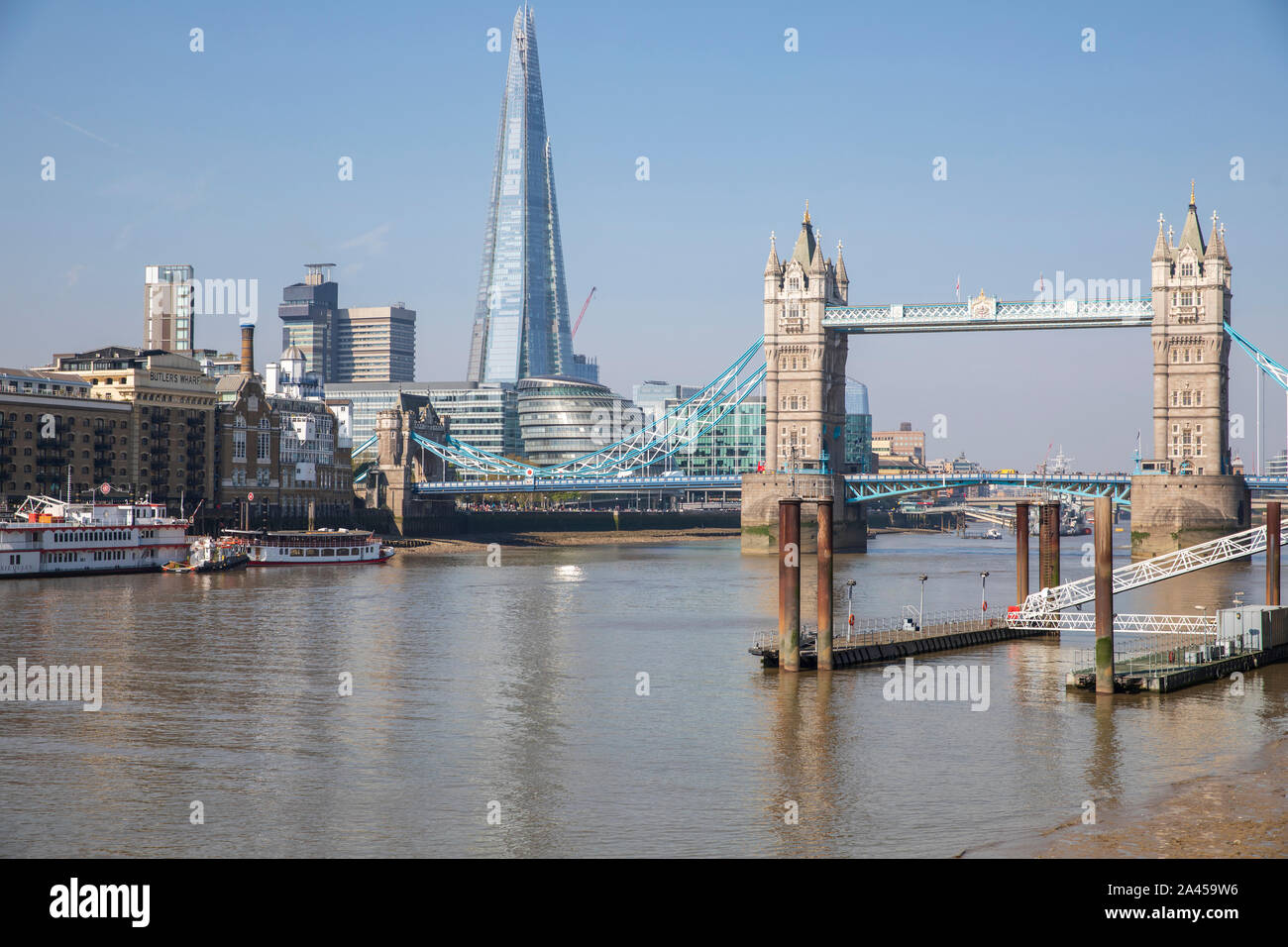 Der Shard & Tower Bridge, London, England. Stockfoto